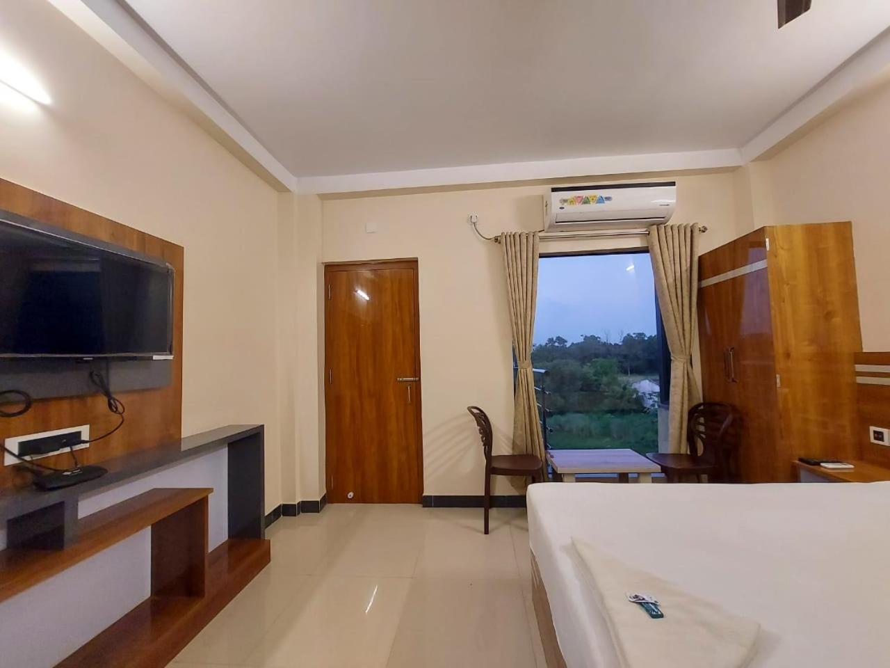 Deluxe Room - Photo 14