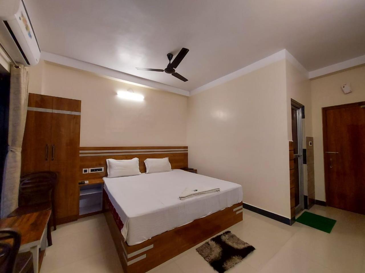 Deluxe Room - Photo 10