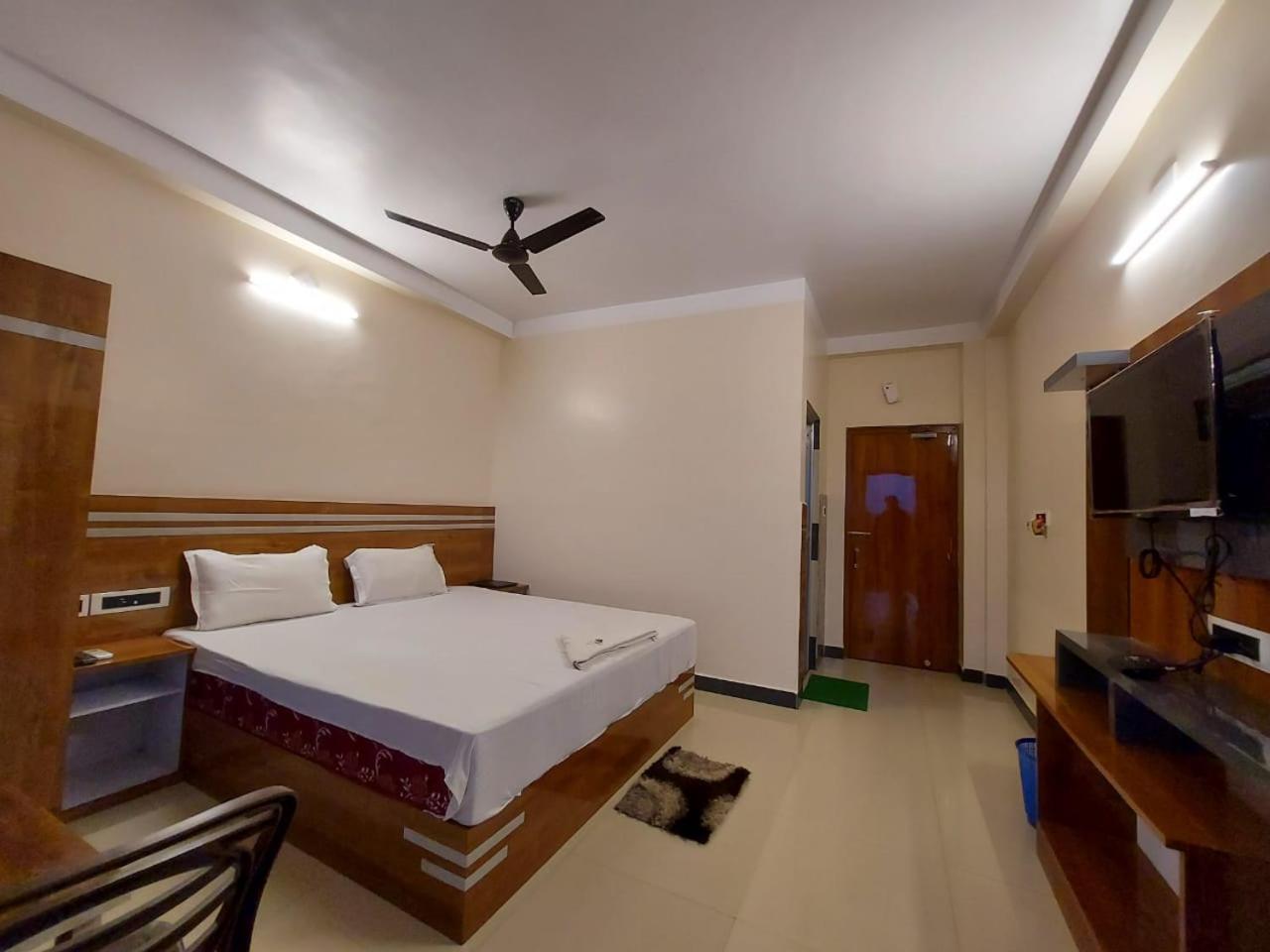 Deluxe Room - Photo 9