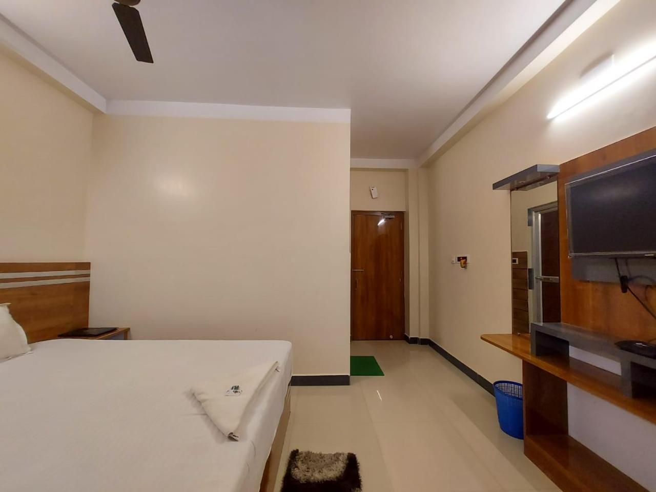Deluxe Room - Photo 18