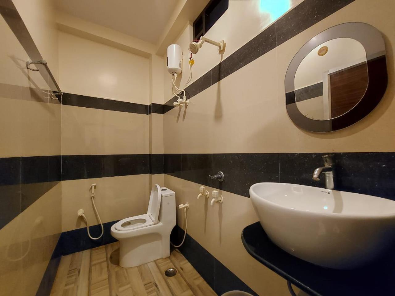 Deluxe Room - Photo 11