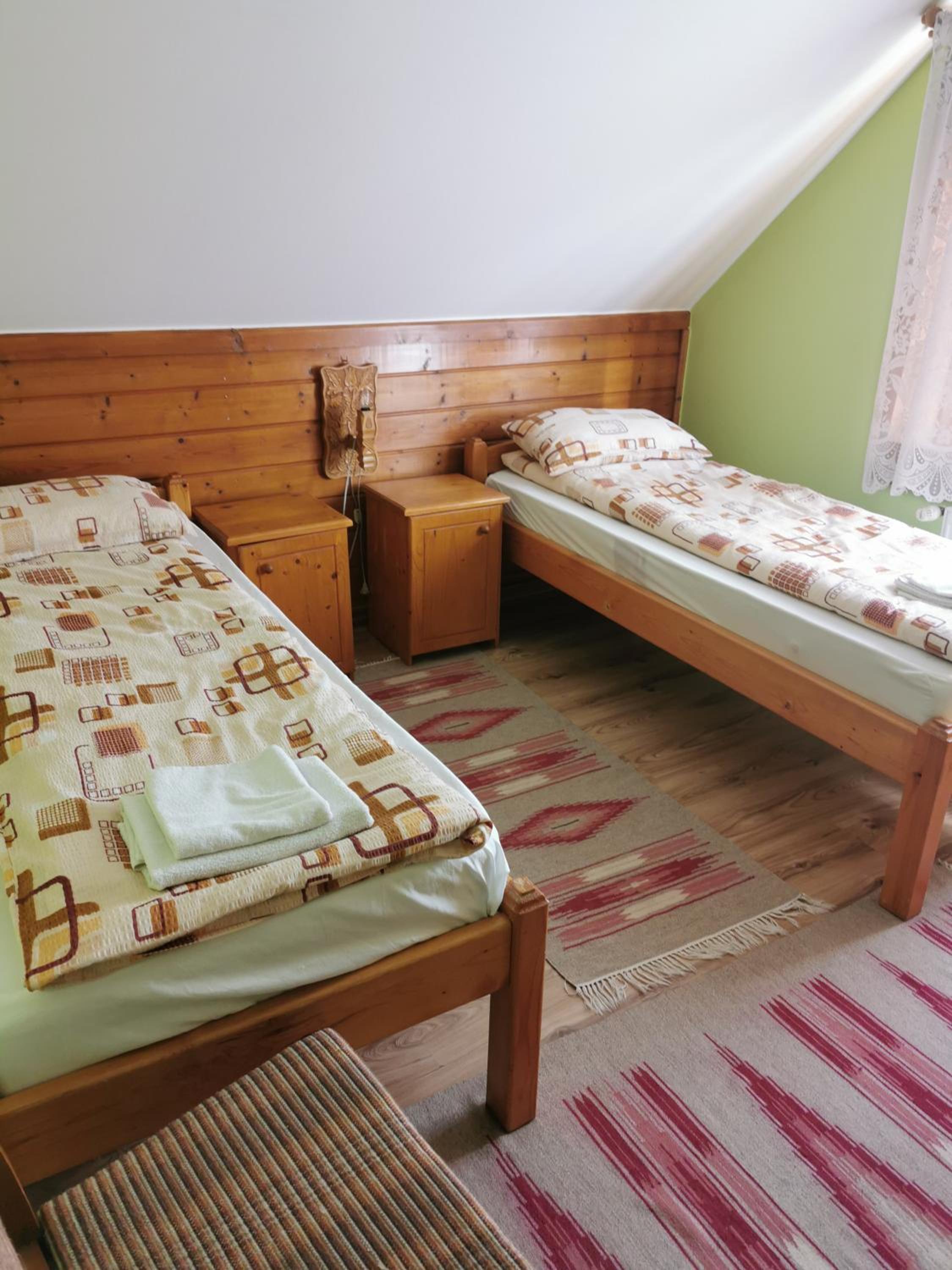 Small Twin Room - Photo 7