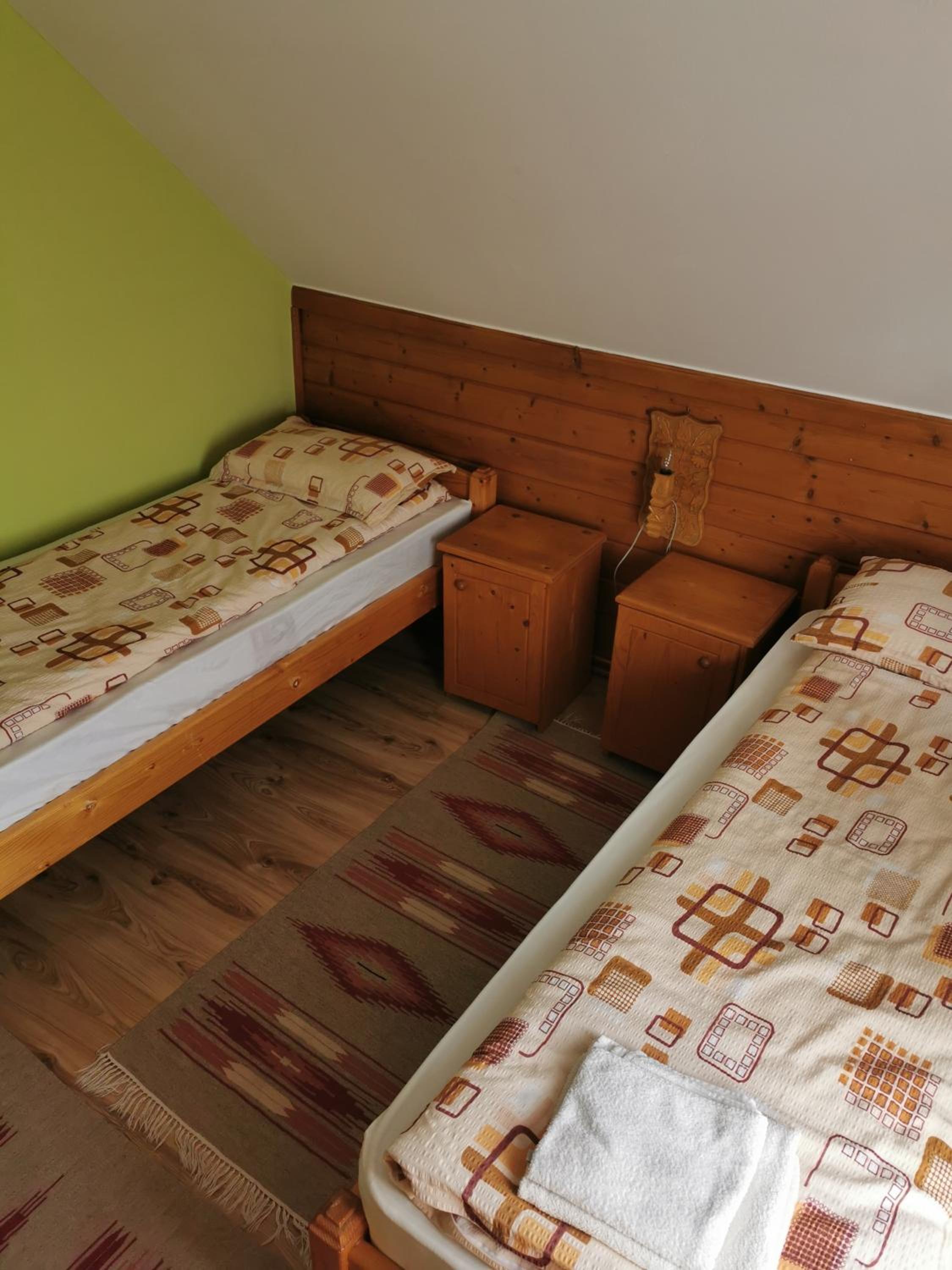 Small Twin Room - Photo 8