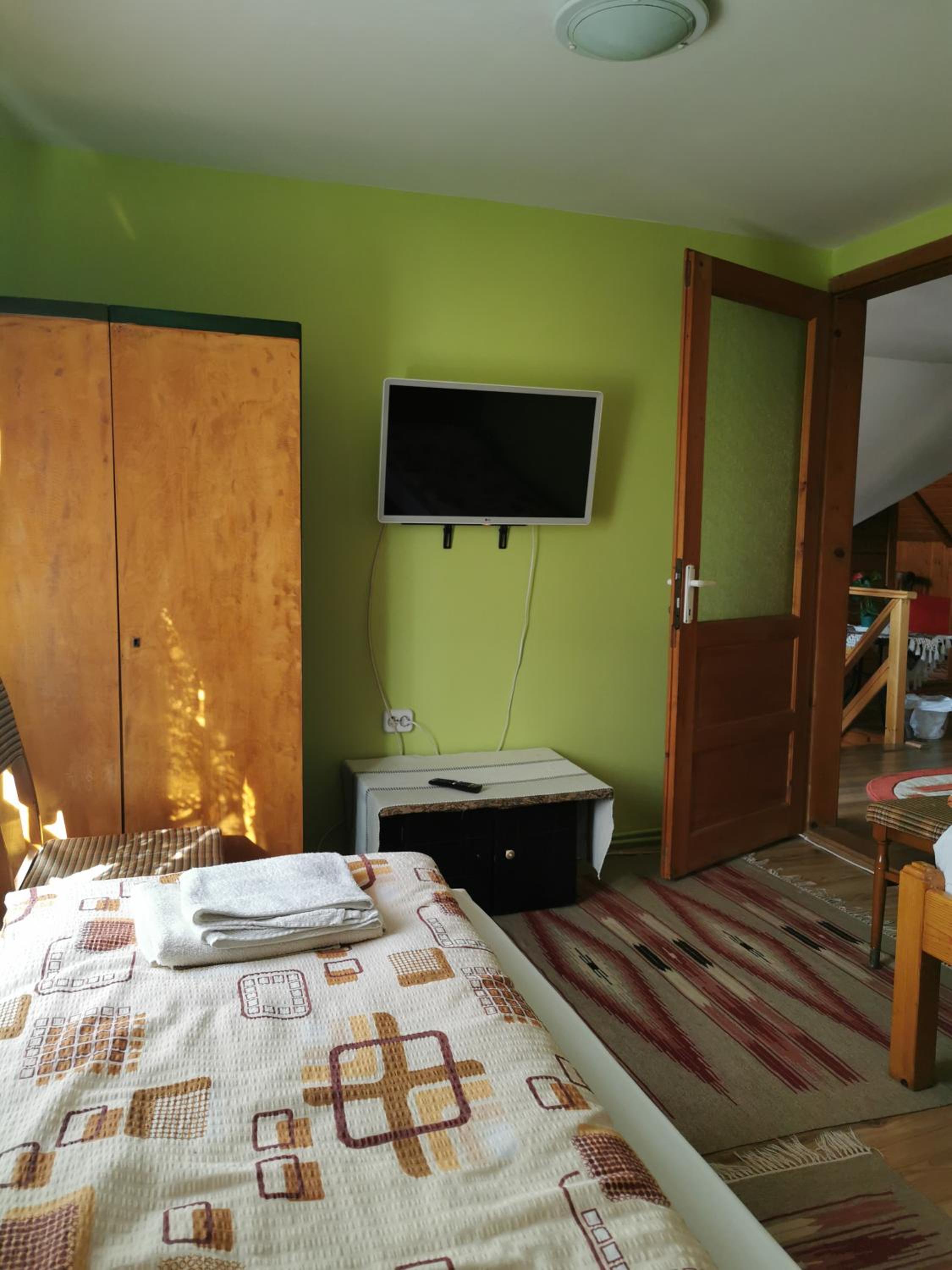 Small Twin Room - Photo 9