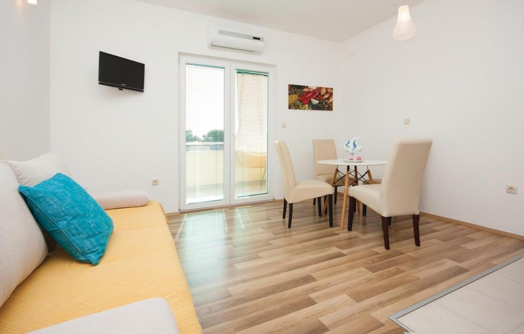 Apartment with Balcony photo 1
