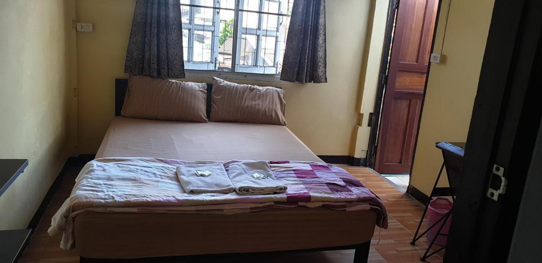 Budget Double Room with Fan - Photo 3