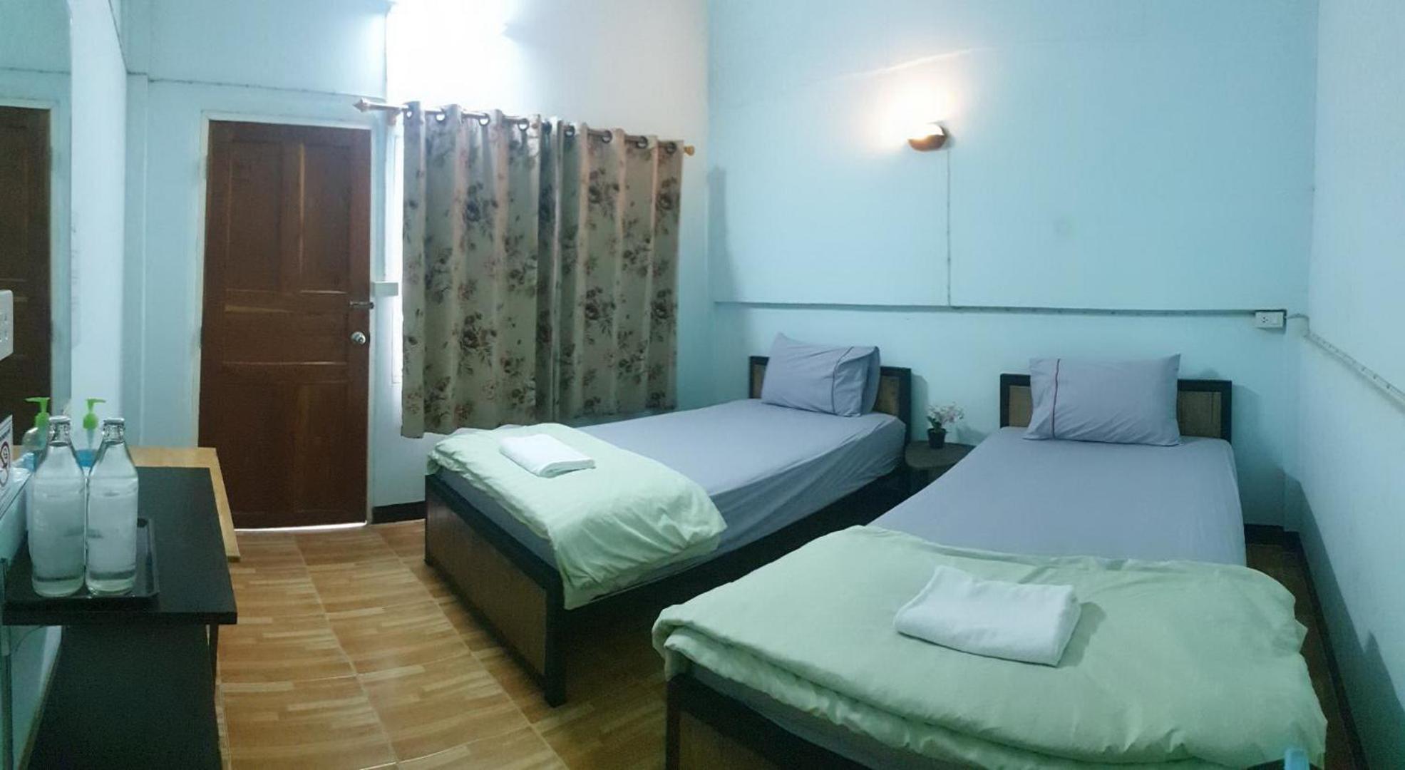 Standard Twin Room with Fan - Photo 2