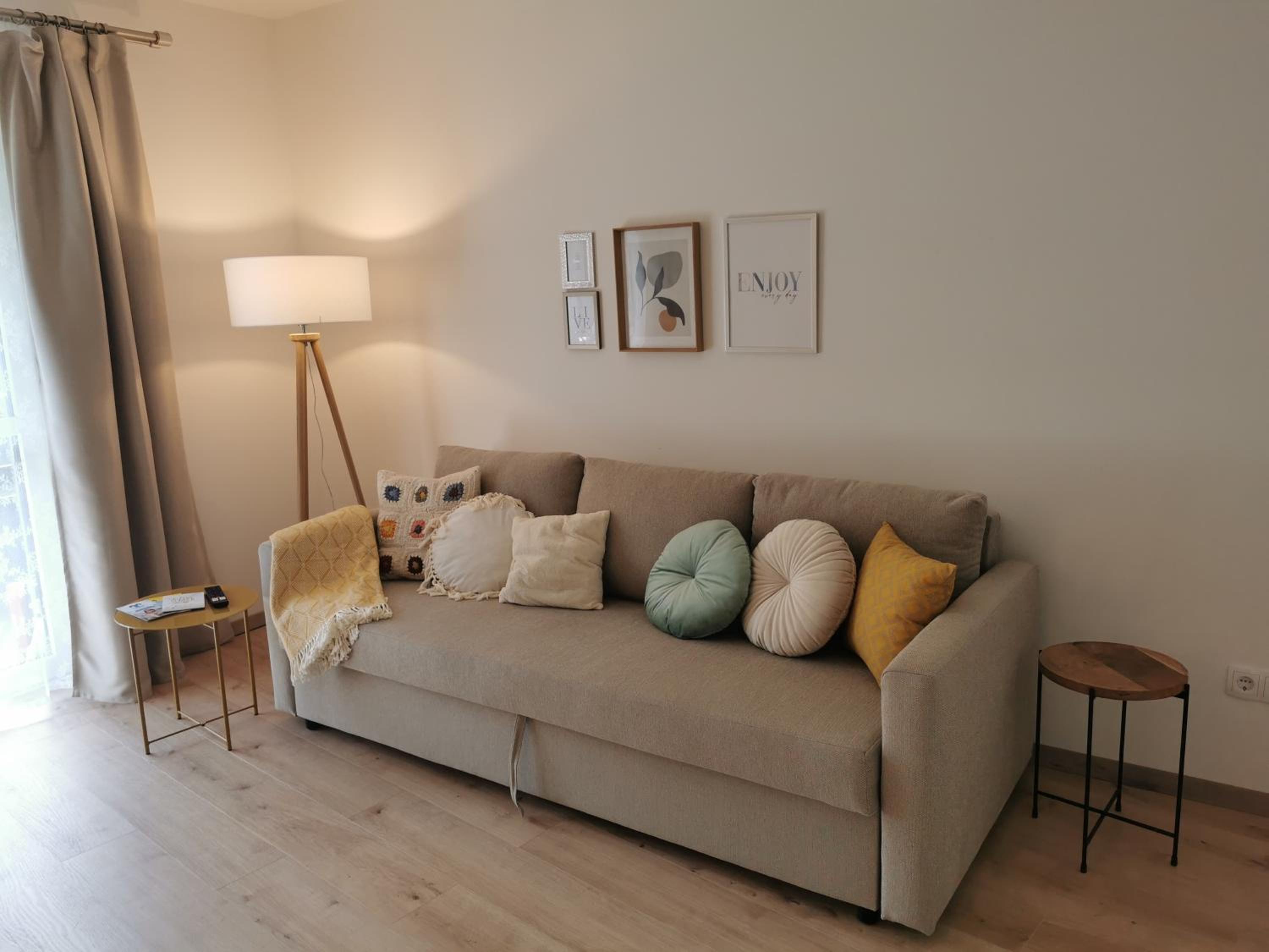 One-Bedroom Apartment photo 1
