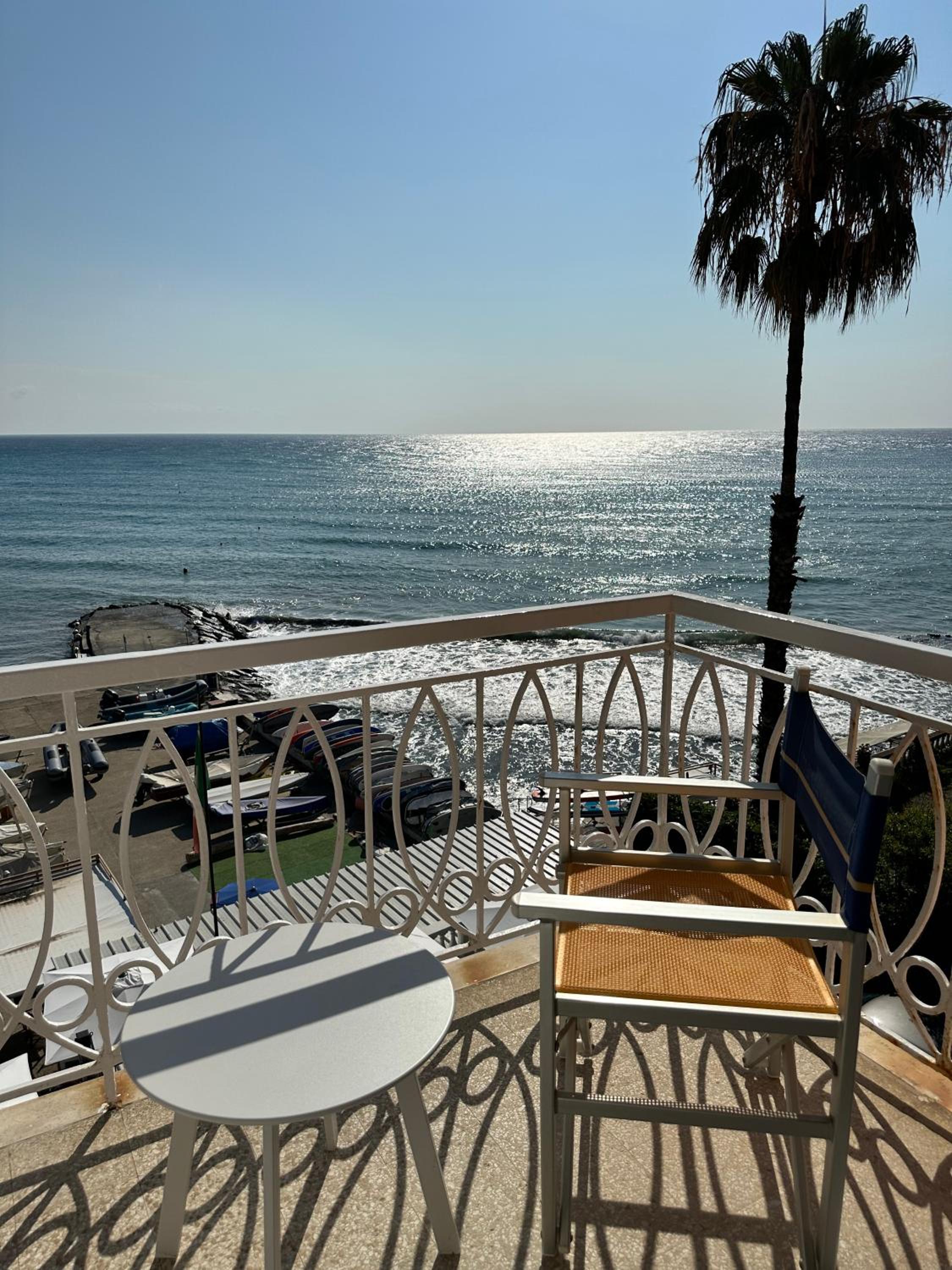 Double Room with Sea View - Photo 3