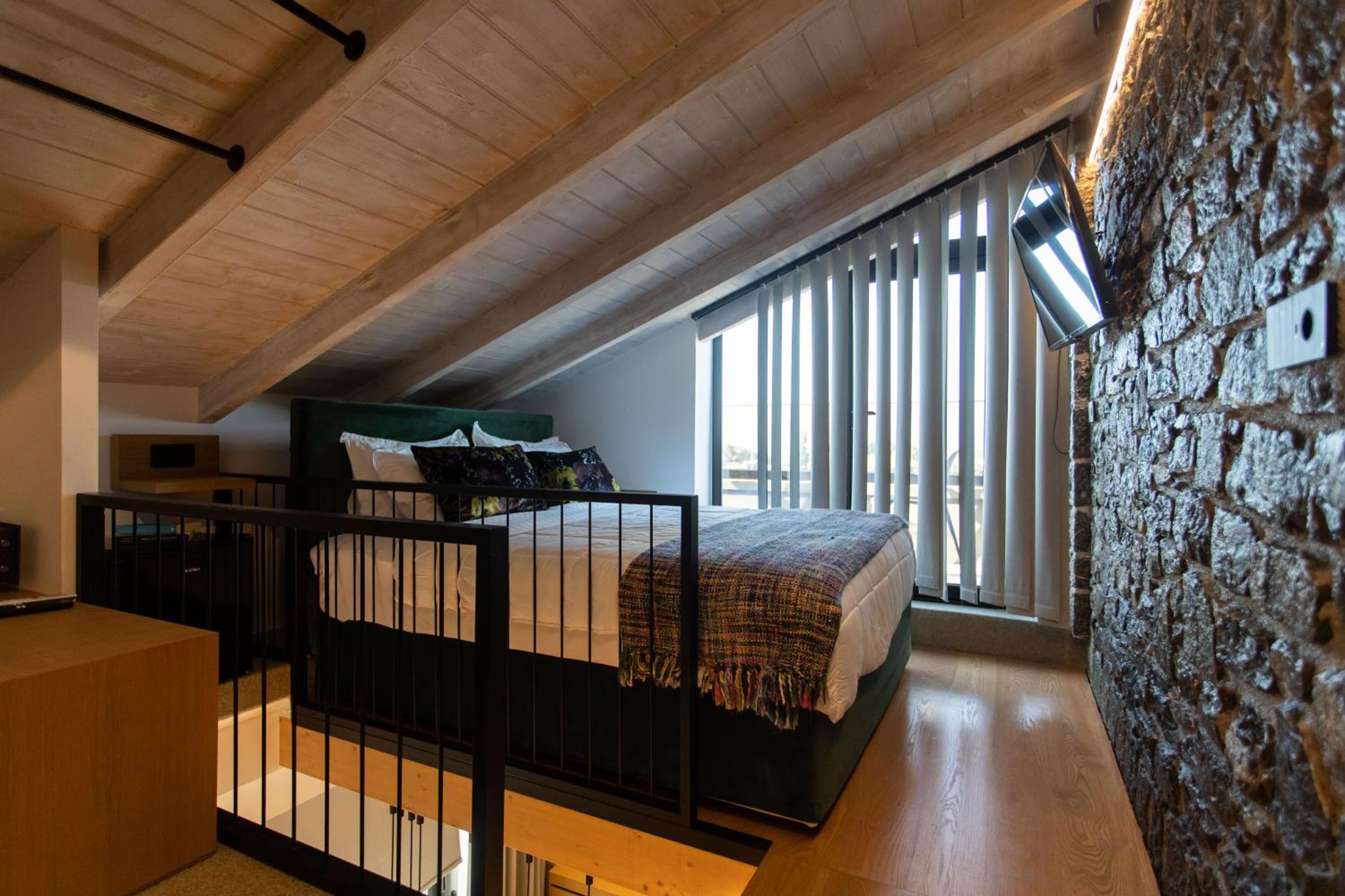 Executive Suite - Photo 8