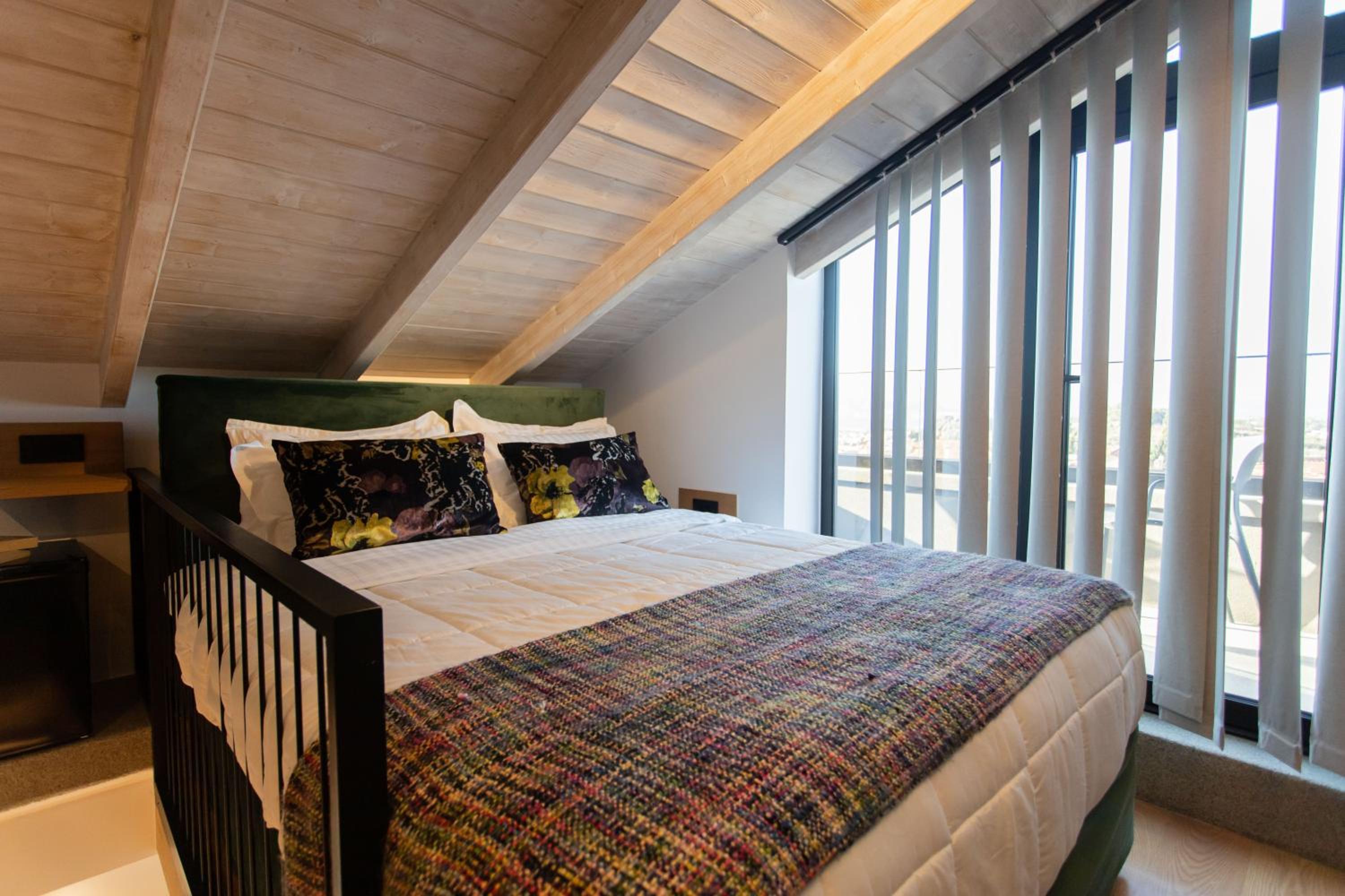 Executive Suite - Photo 19
