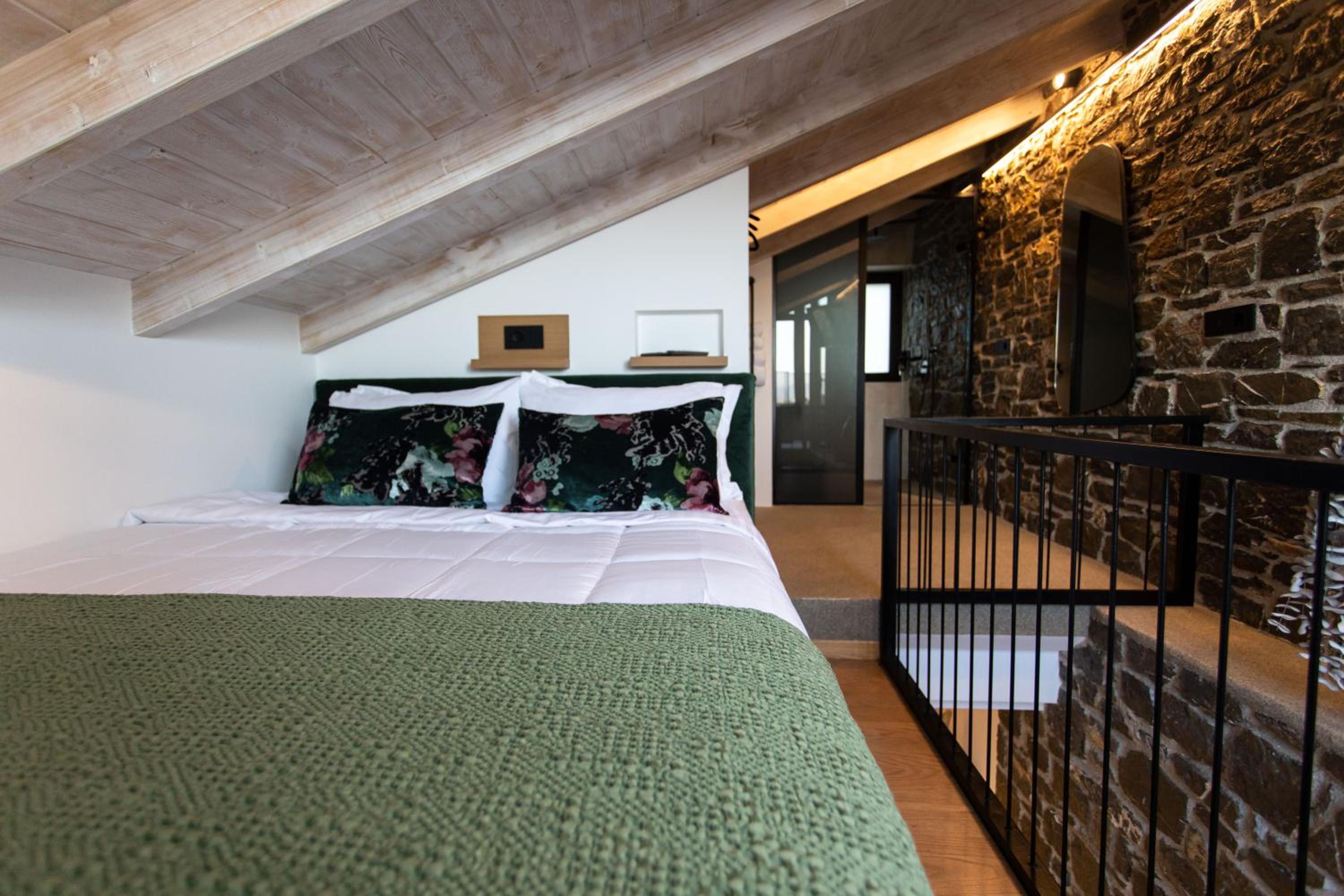 Executive Suite - Photo 1