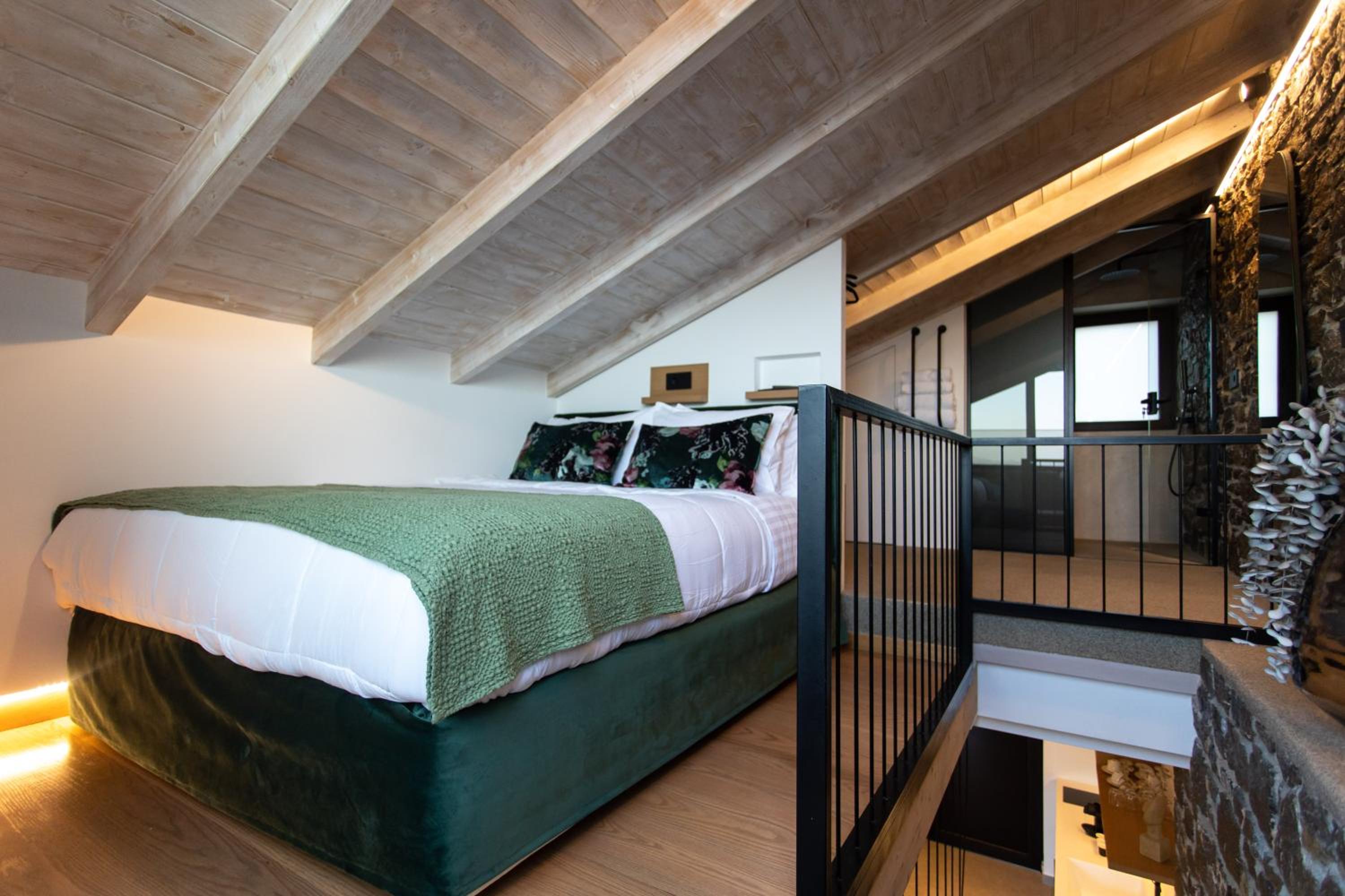 Executive Suite - Photo 26