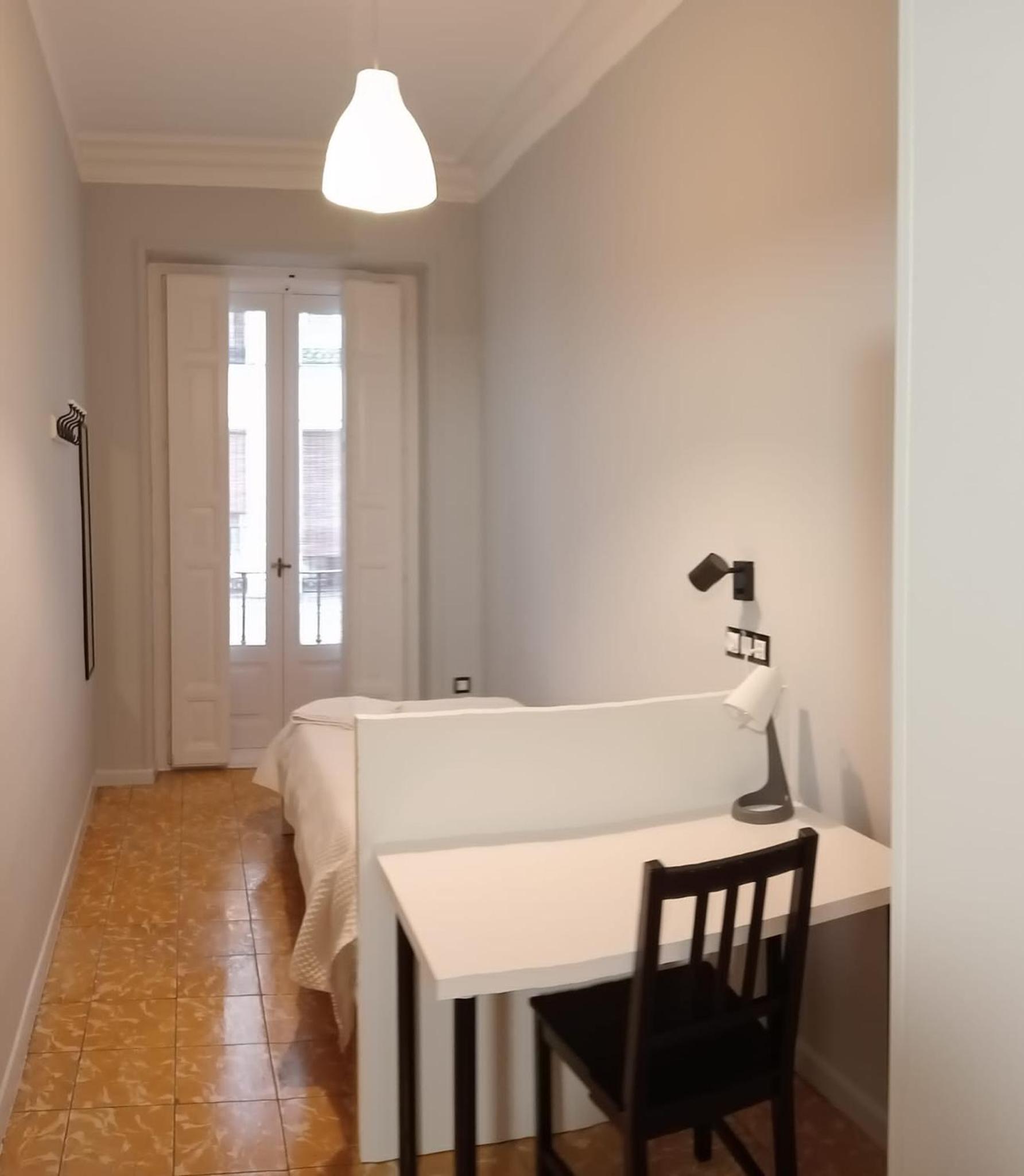 Single Room with Shared Bathroom photo 3