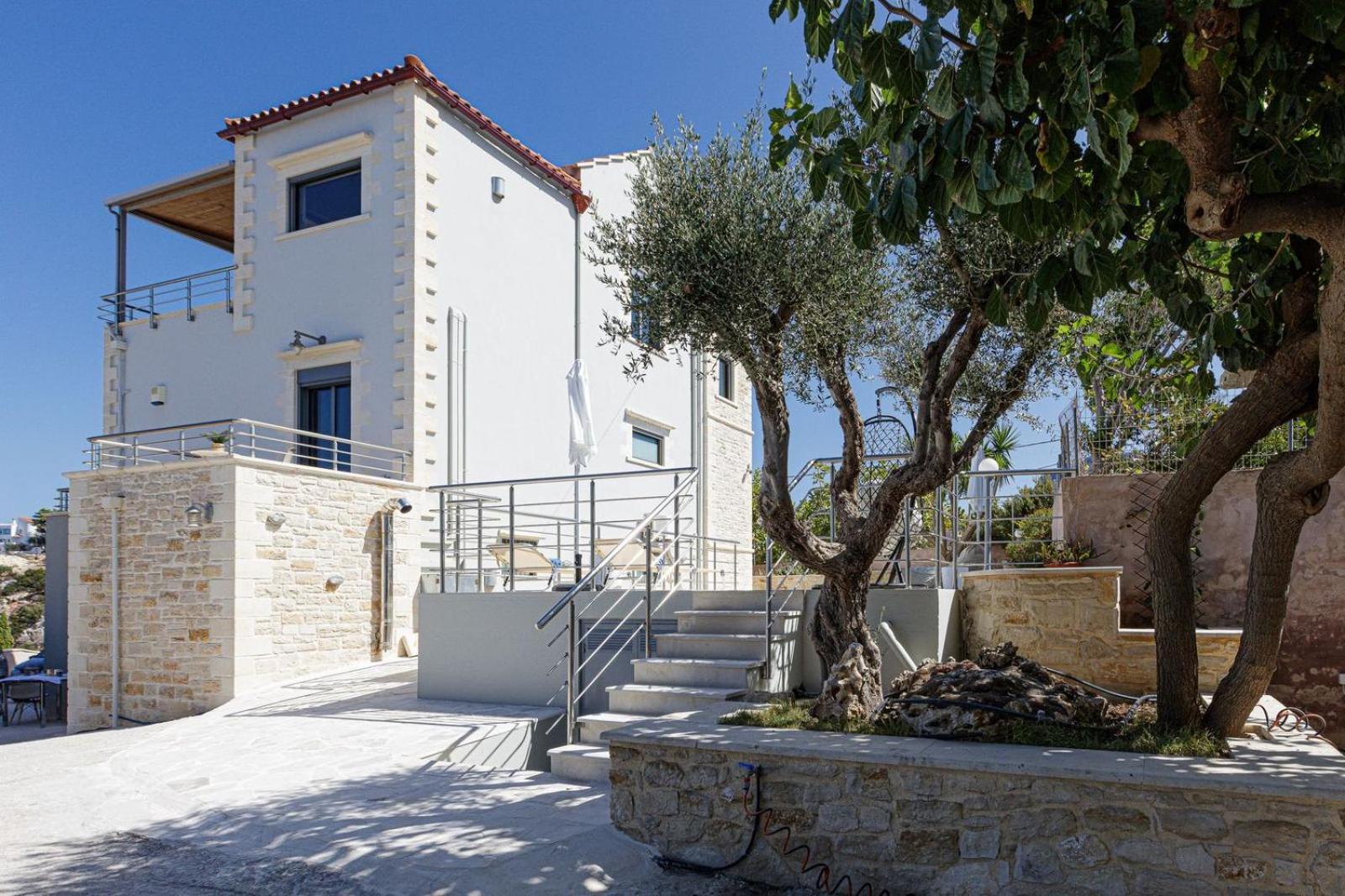 Villa photo 2