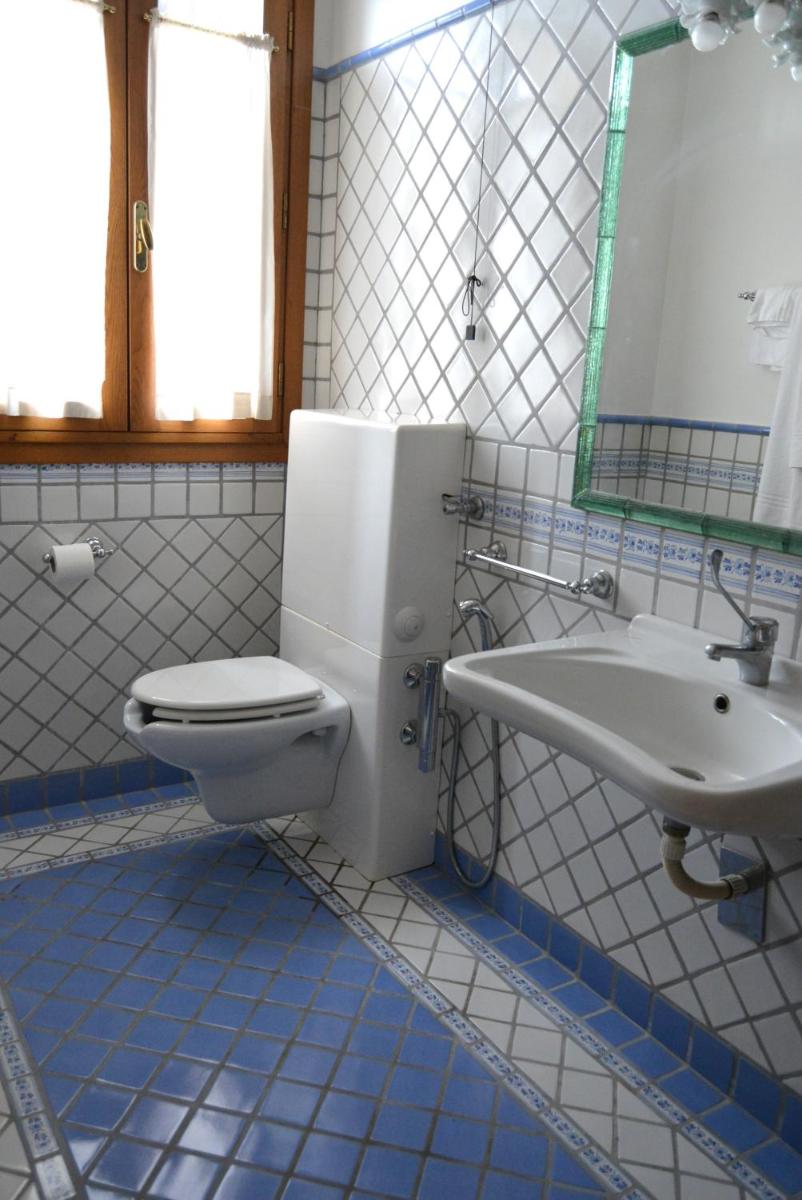 Double Room - Disability Access photo 2