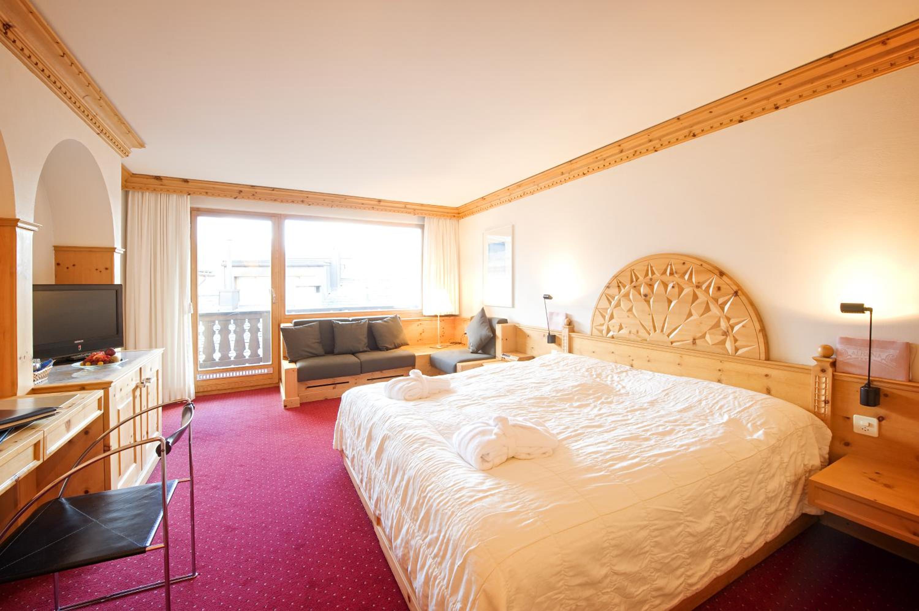 Deluxe Double Room with Balcony - Photo 7