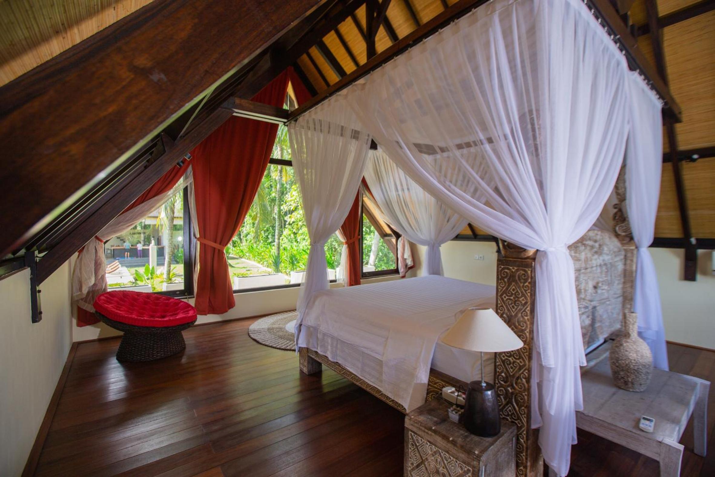Queen Room with Pool View