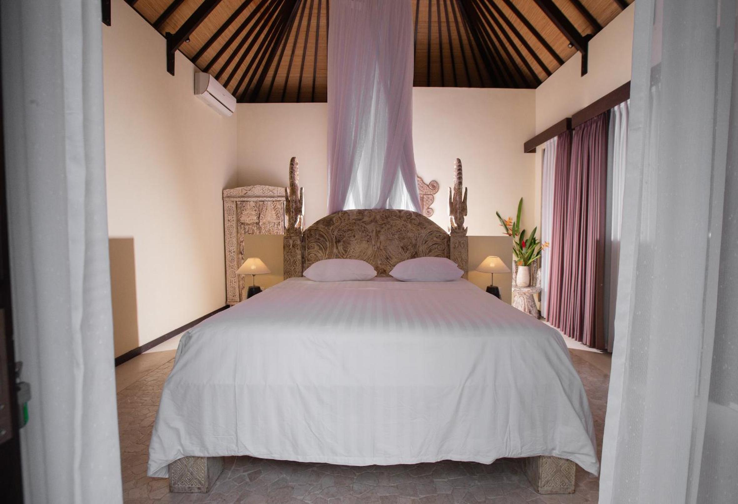 Queen Room with Pool View