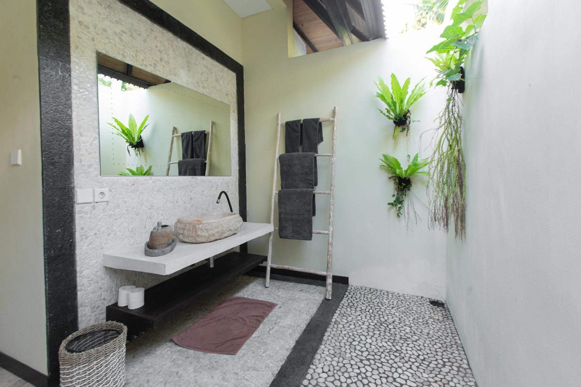 Queen Room with Pool View photo 2