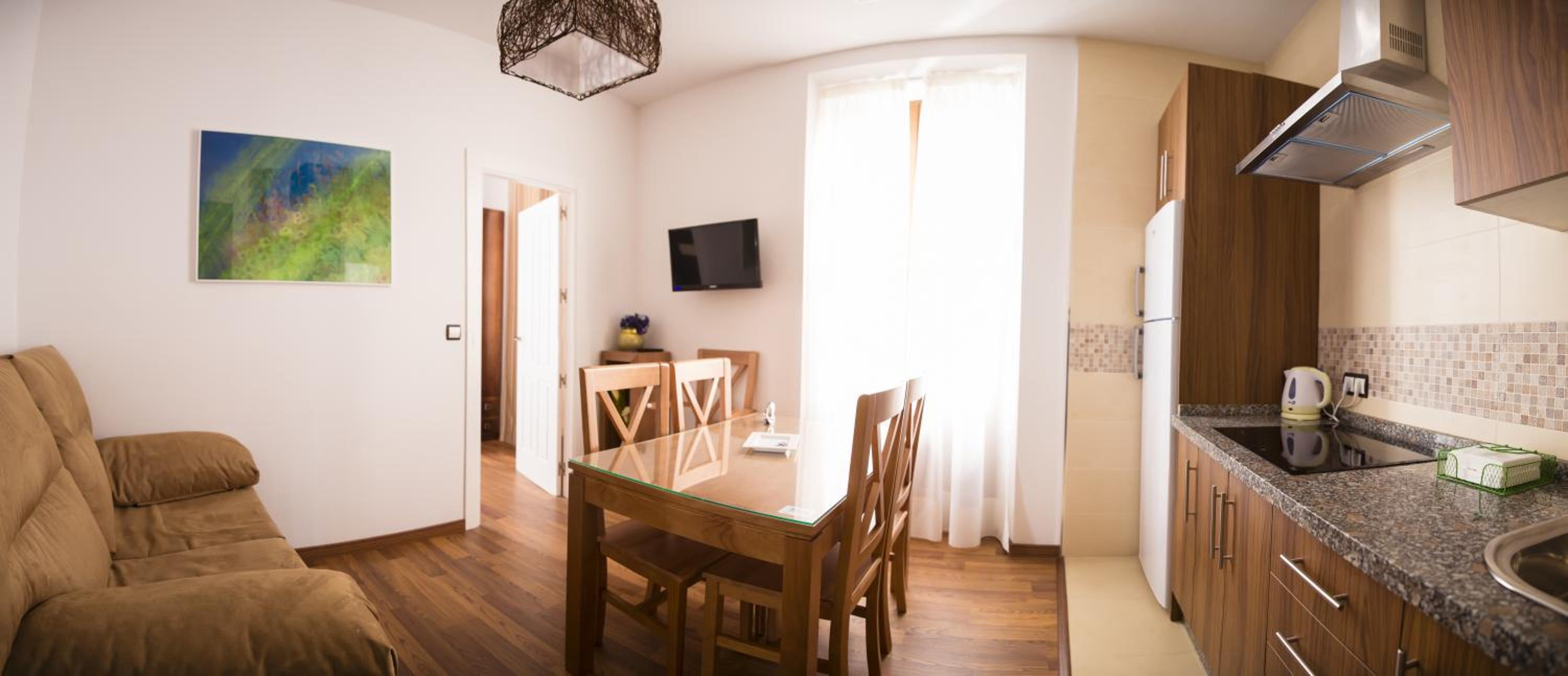 Apartamento de dos habitaciones con balcón. C/ Marqués de Falces 2