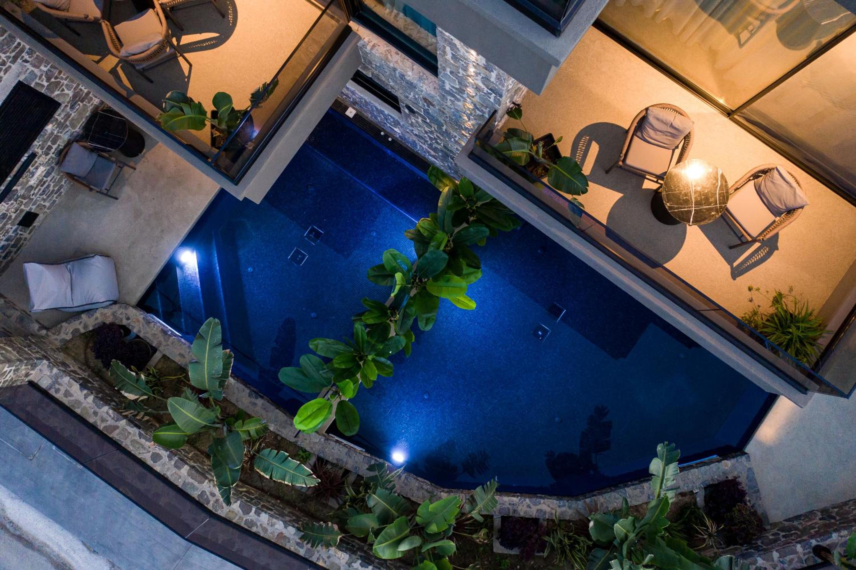 Suite with Private Pool - Photo 13