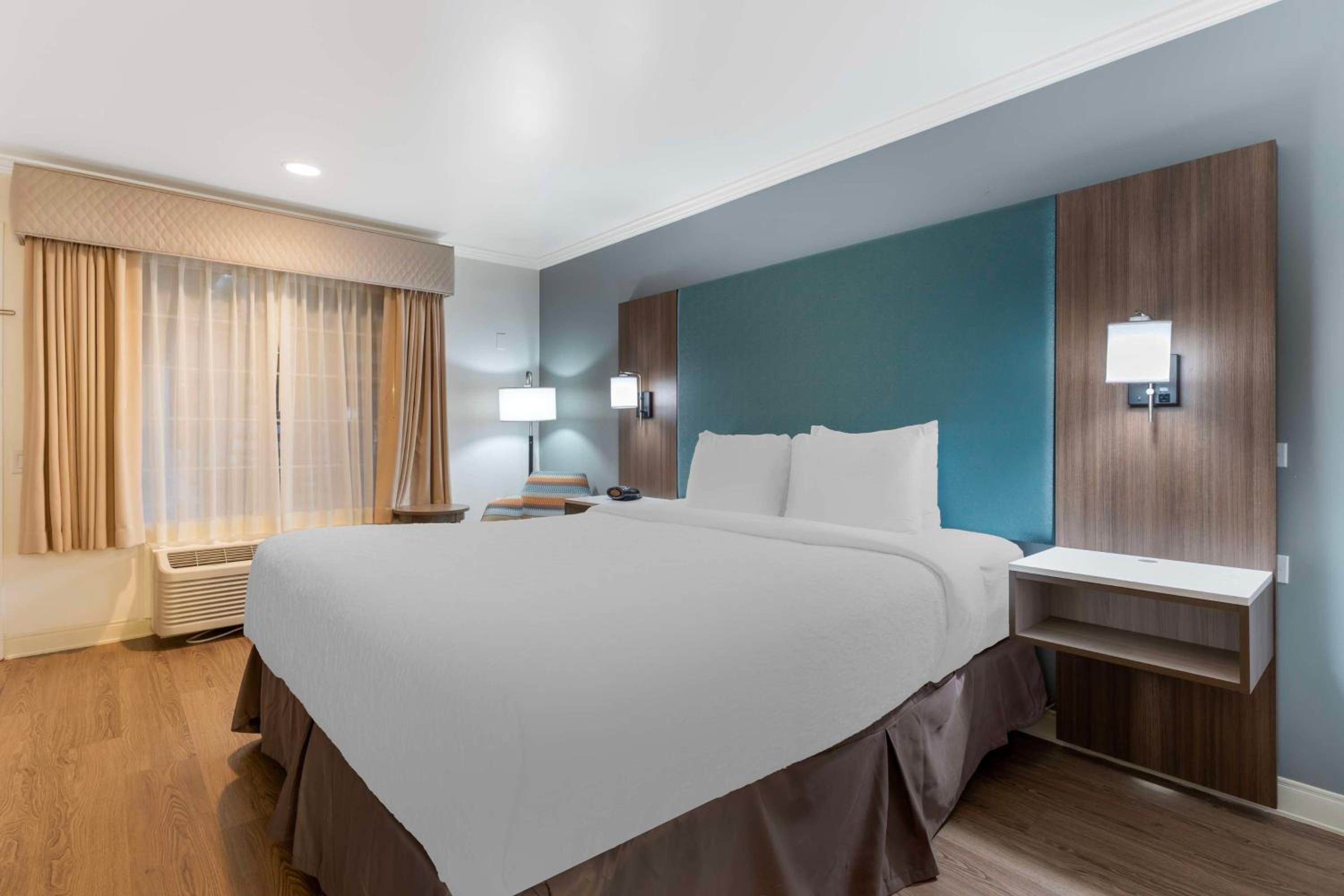 King Room - Disability Access - Photo 3