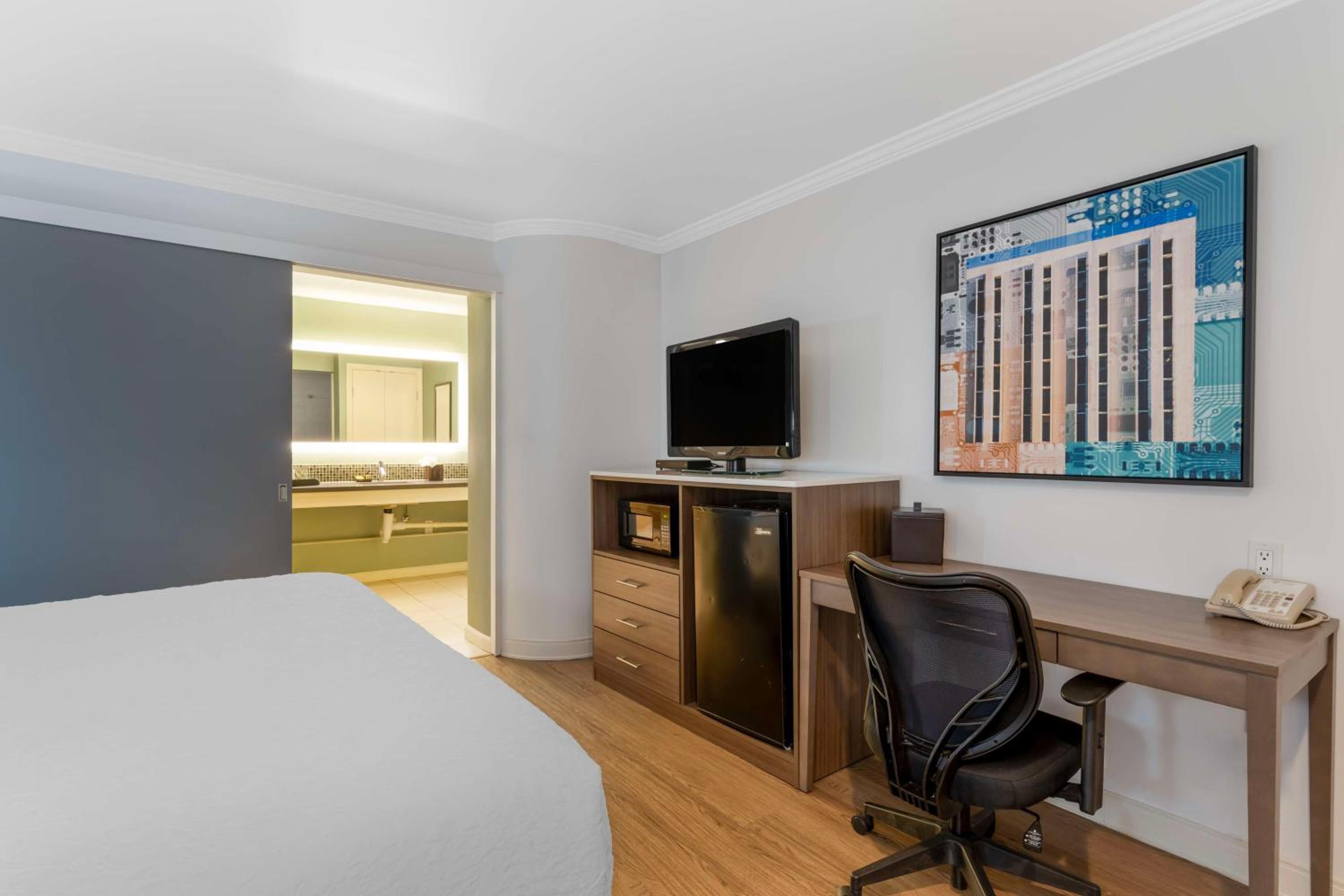 King Room - Disability Access - Photo 7
