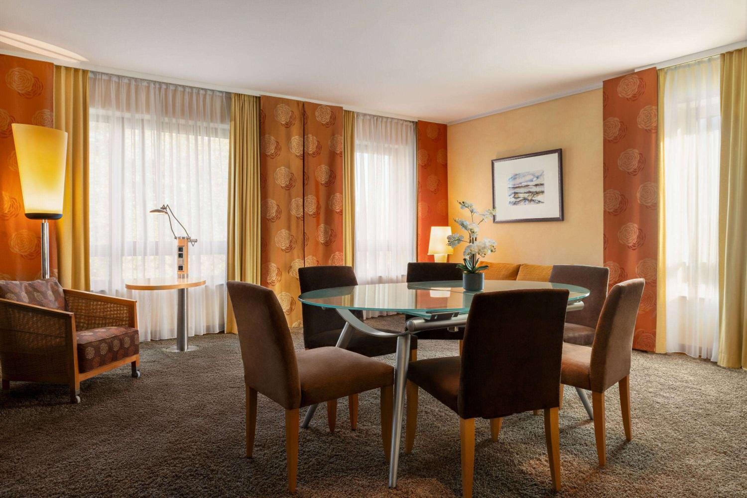Suite - Photo 5