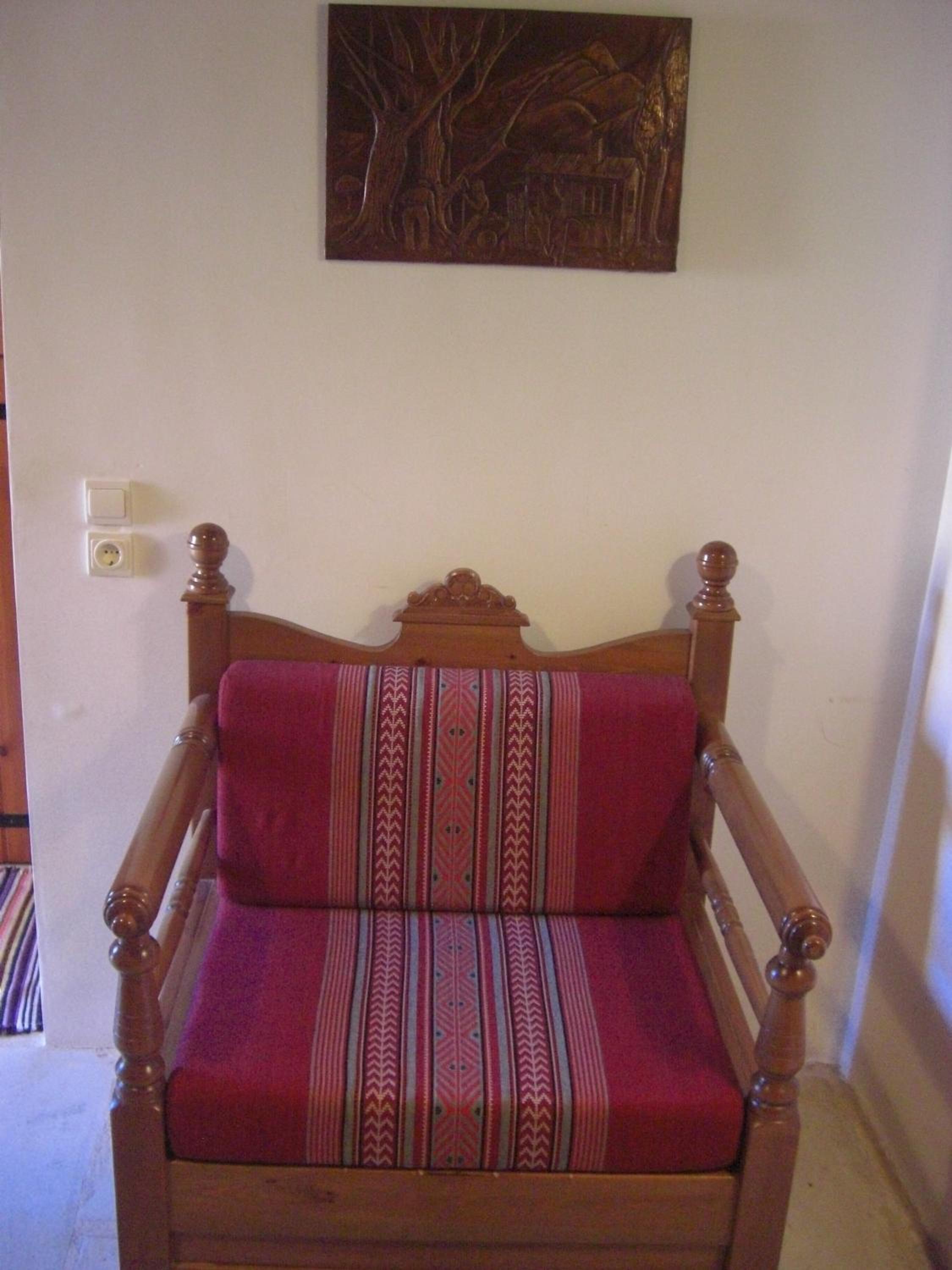 One-Bedroom Apartment - Split Level - Right Side of the Central Road photo 3