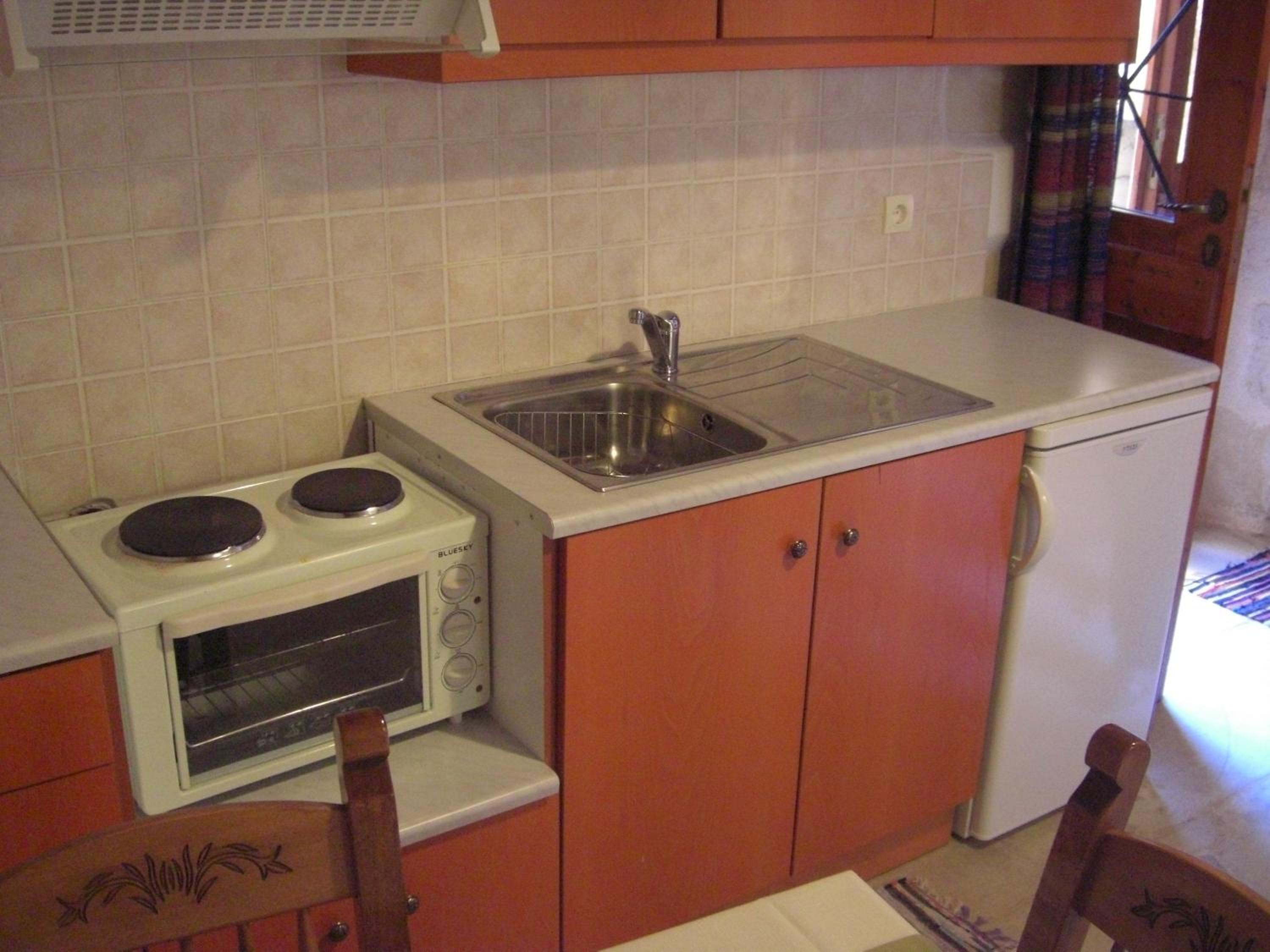 One-Bedroom Apartment - Split Level - Right Side of the Central Road photo 2