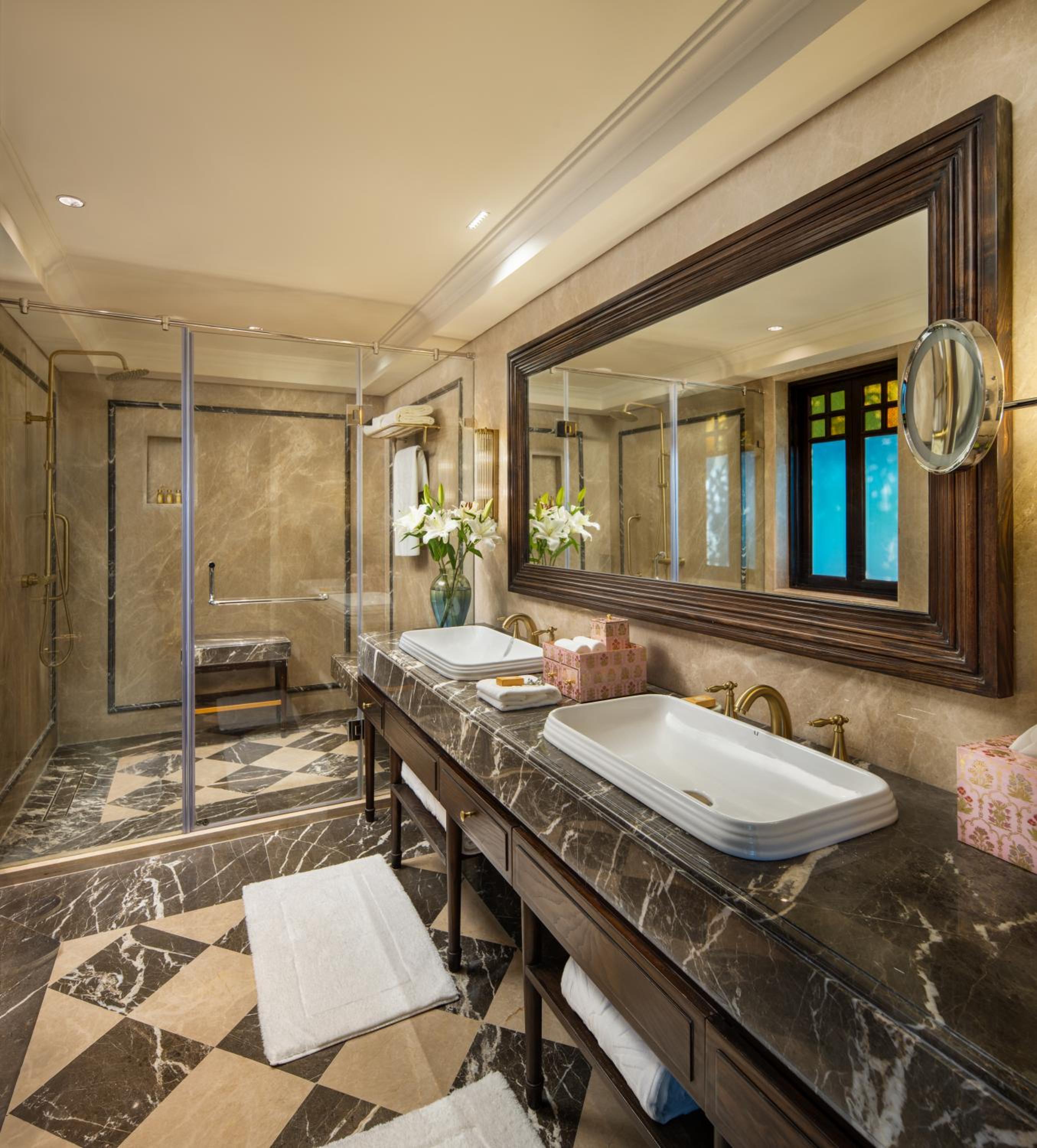 Historical Suite - includes 15% off on Spa and Laundry - Photo 3