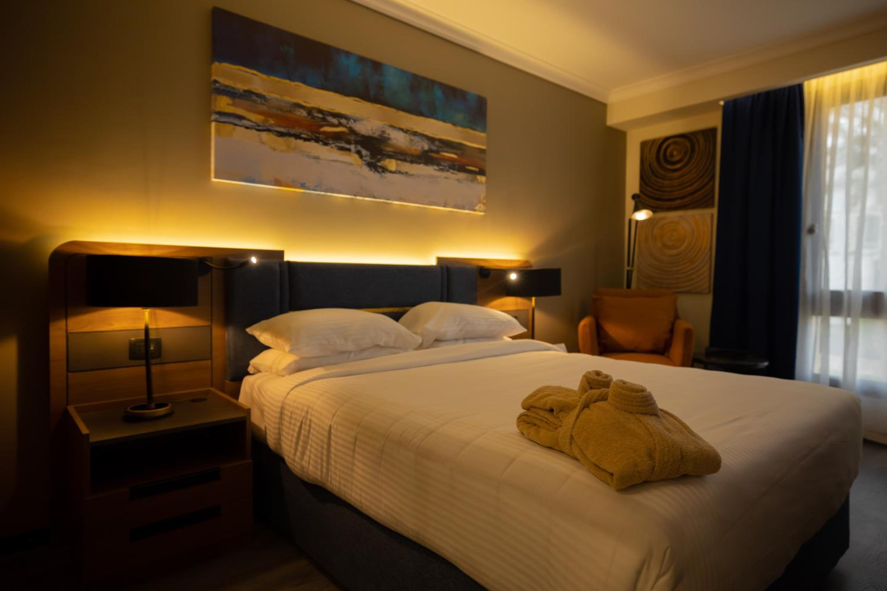 Premium Suite With 24/7 Butler Lounge Access thumbnail 5