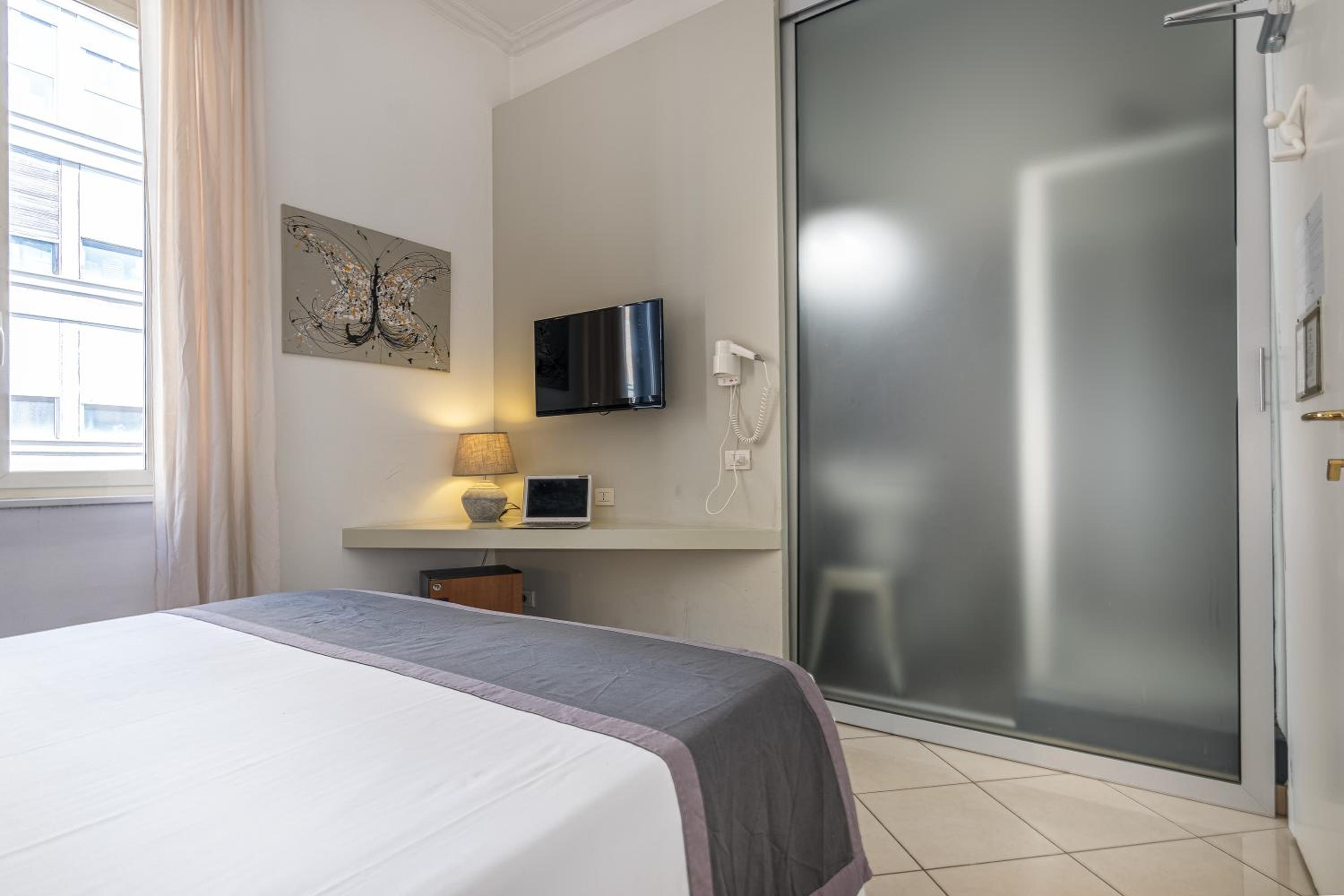 Standard Double Room photo 3
