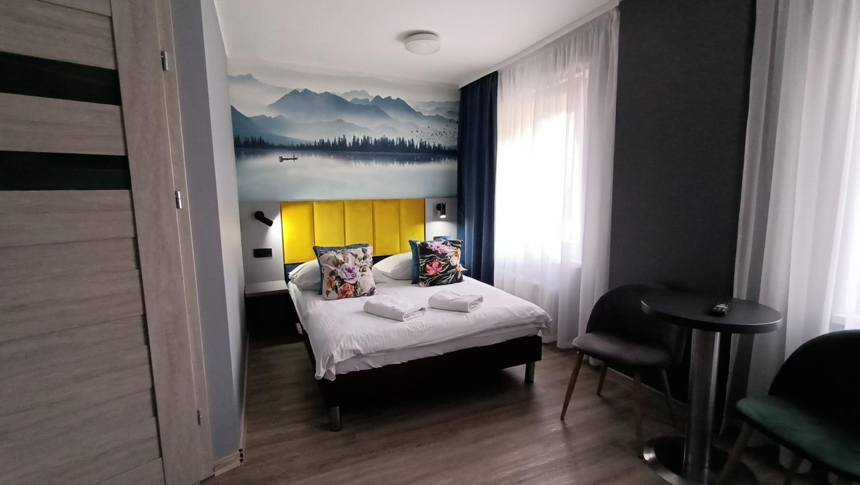 Deluxe Double Room with Bath - Photo 2
