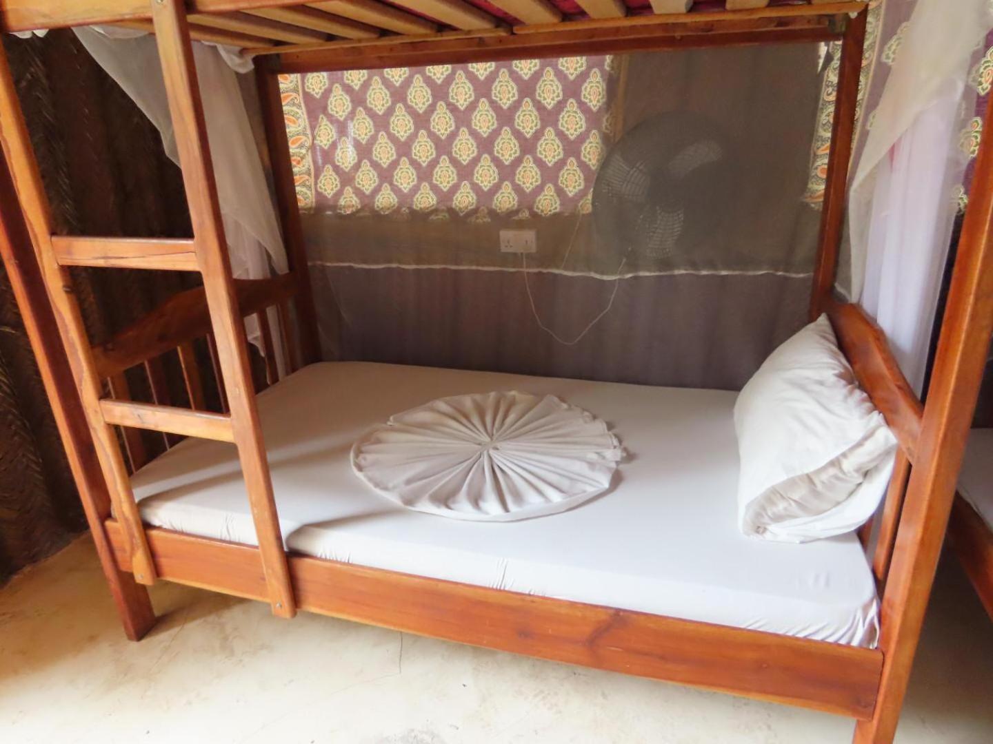 Bed in 8-Bed Female Dormitory Room photo 1