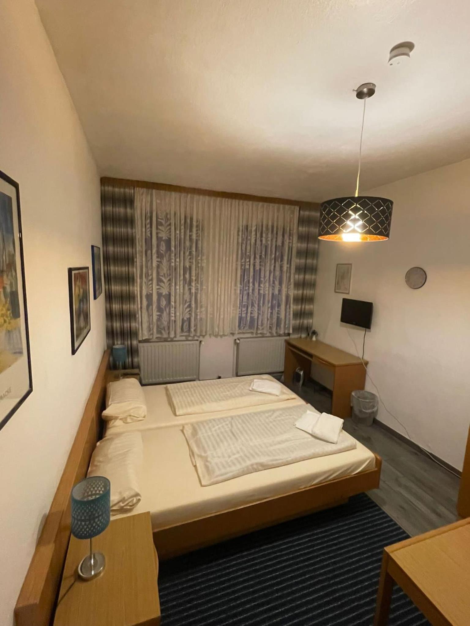 Double Room - Photo 5