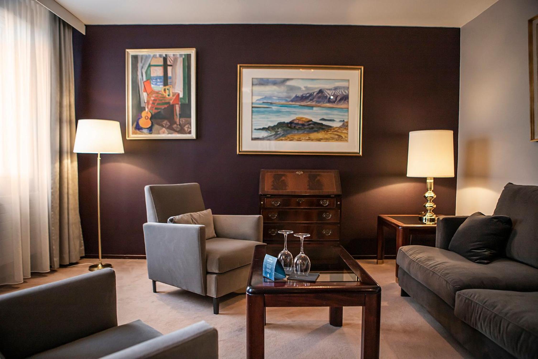 Suite - Photo 1
