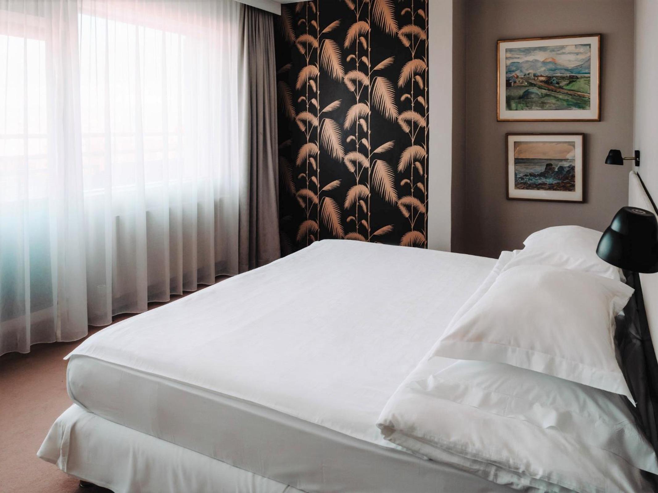 Junior Suite with Balcony - Photo 3
