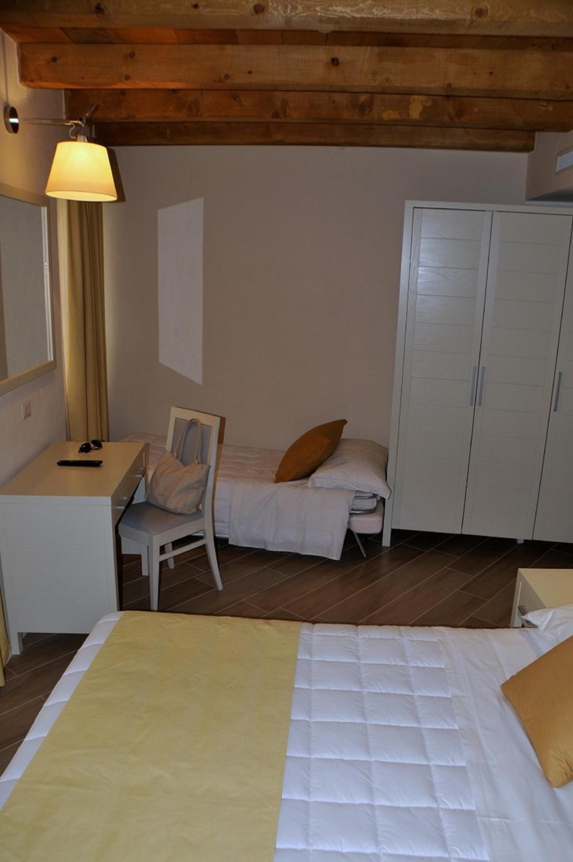 Triple Room - Photo 8
