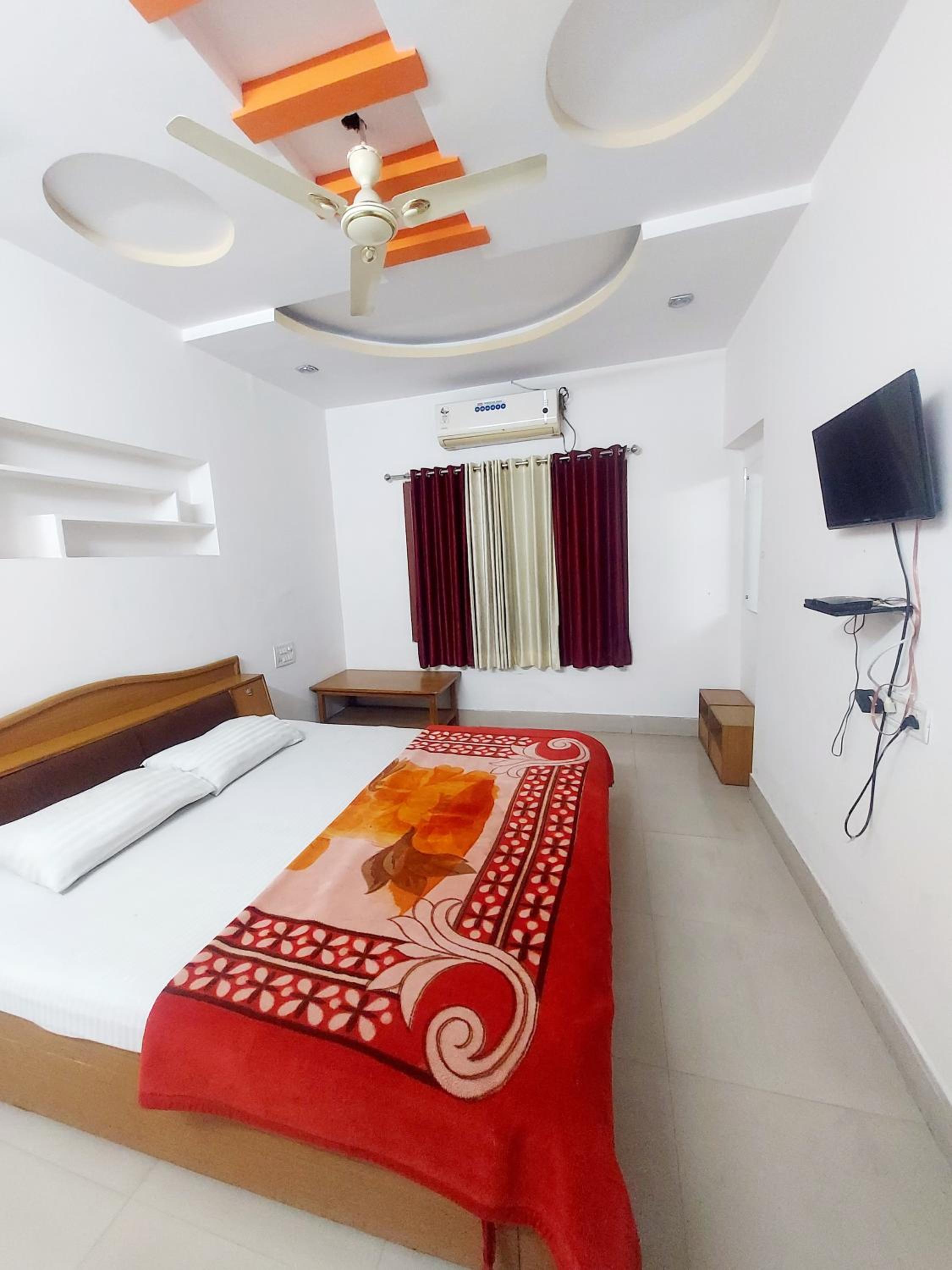 Deluxe Double Room (2 Adults + 1 Child)