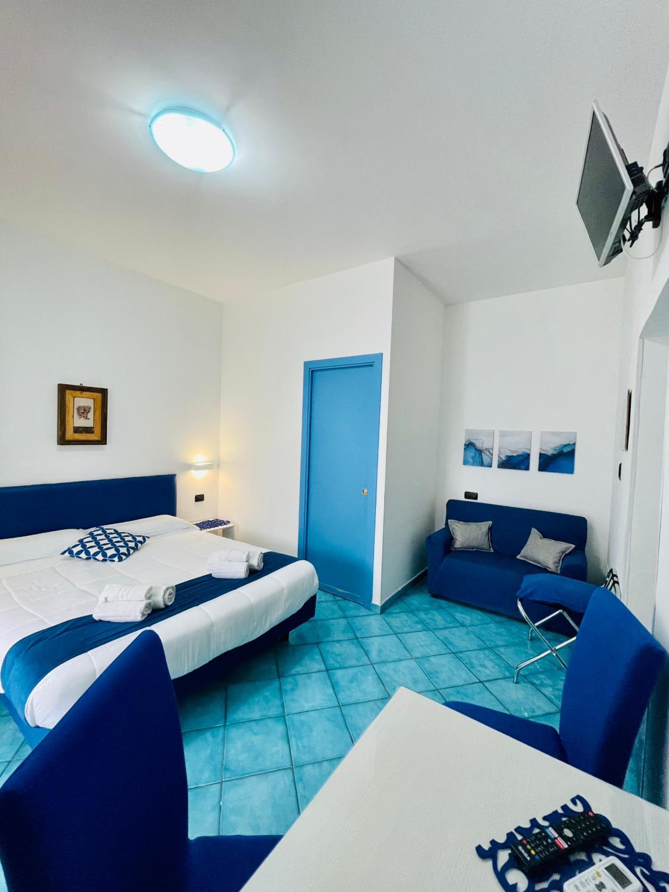 Standard Suite with Spa Bath and Terrace photo 1