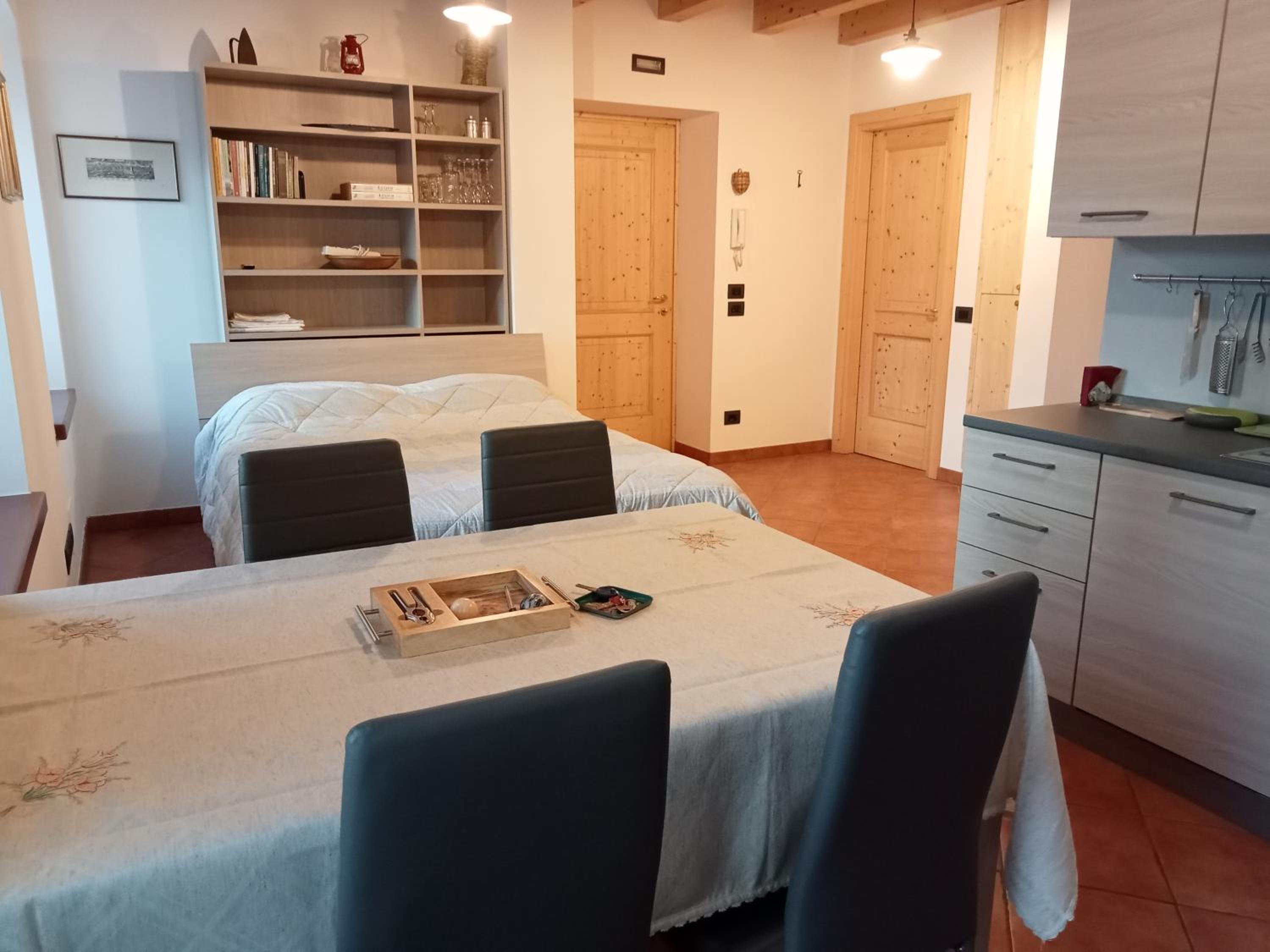 One-Bedroom Apartment photo 1