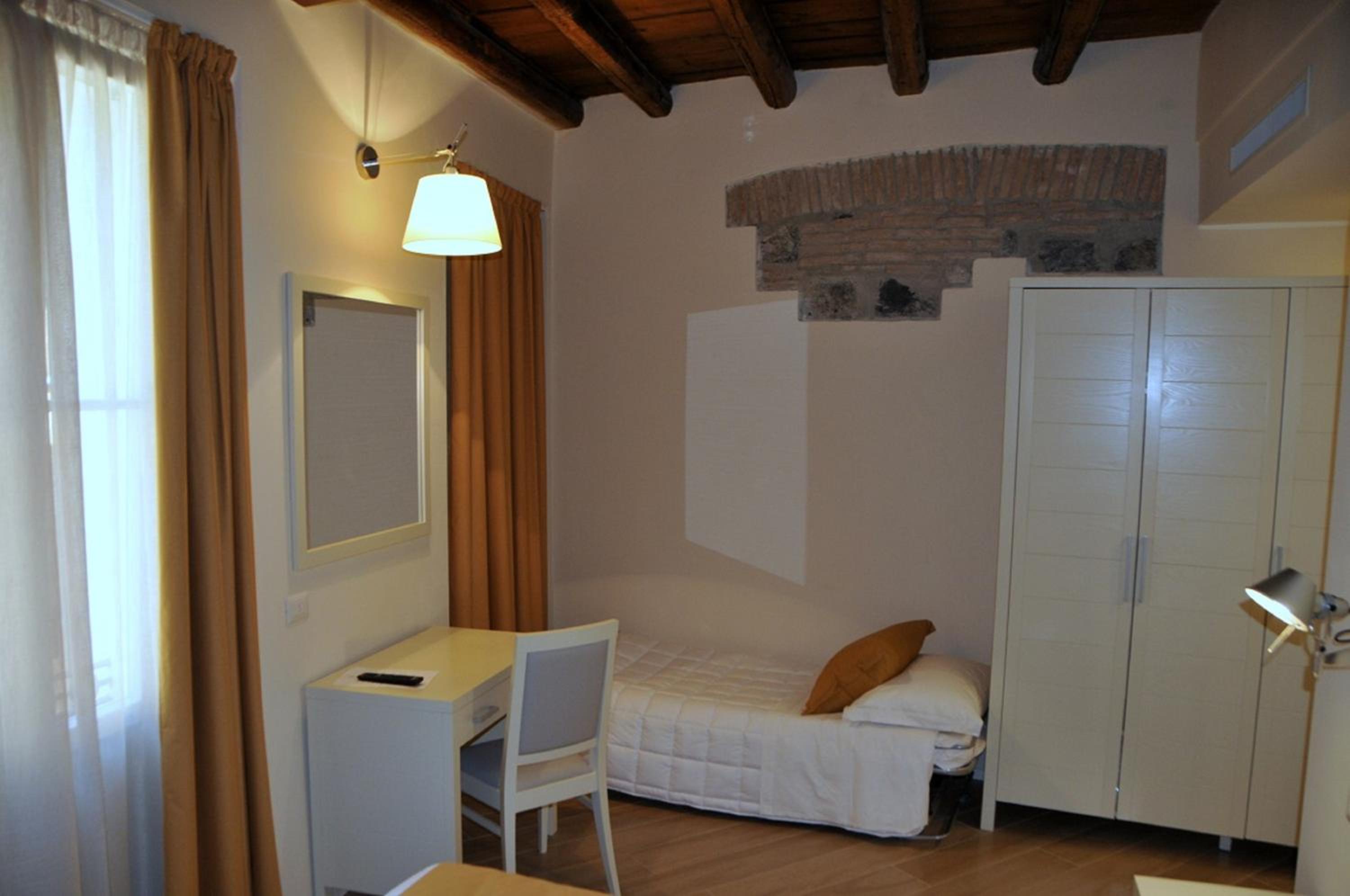 Triple Room - Photo 6