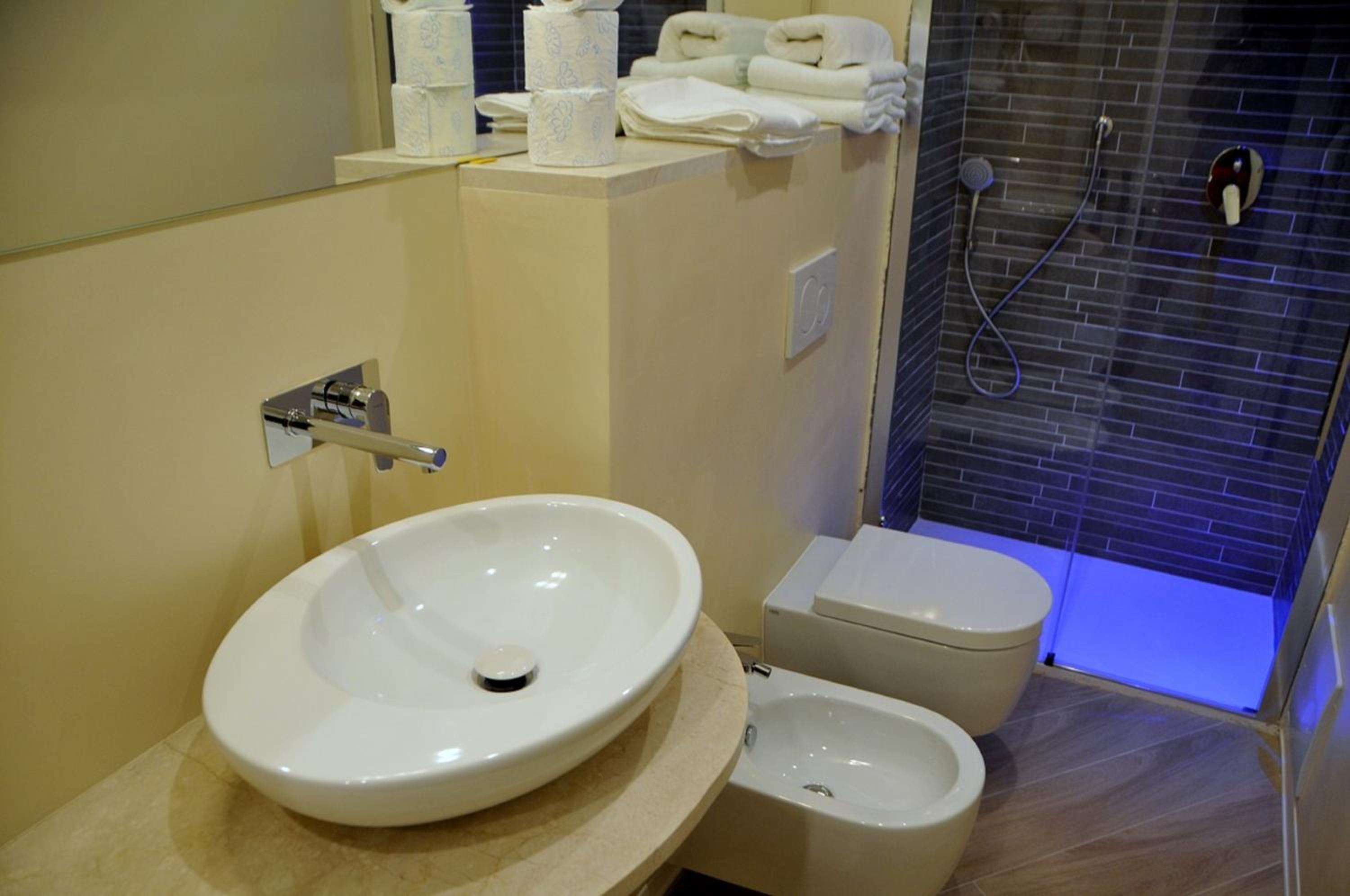 Triple Room - Photo 19