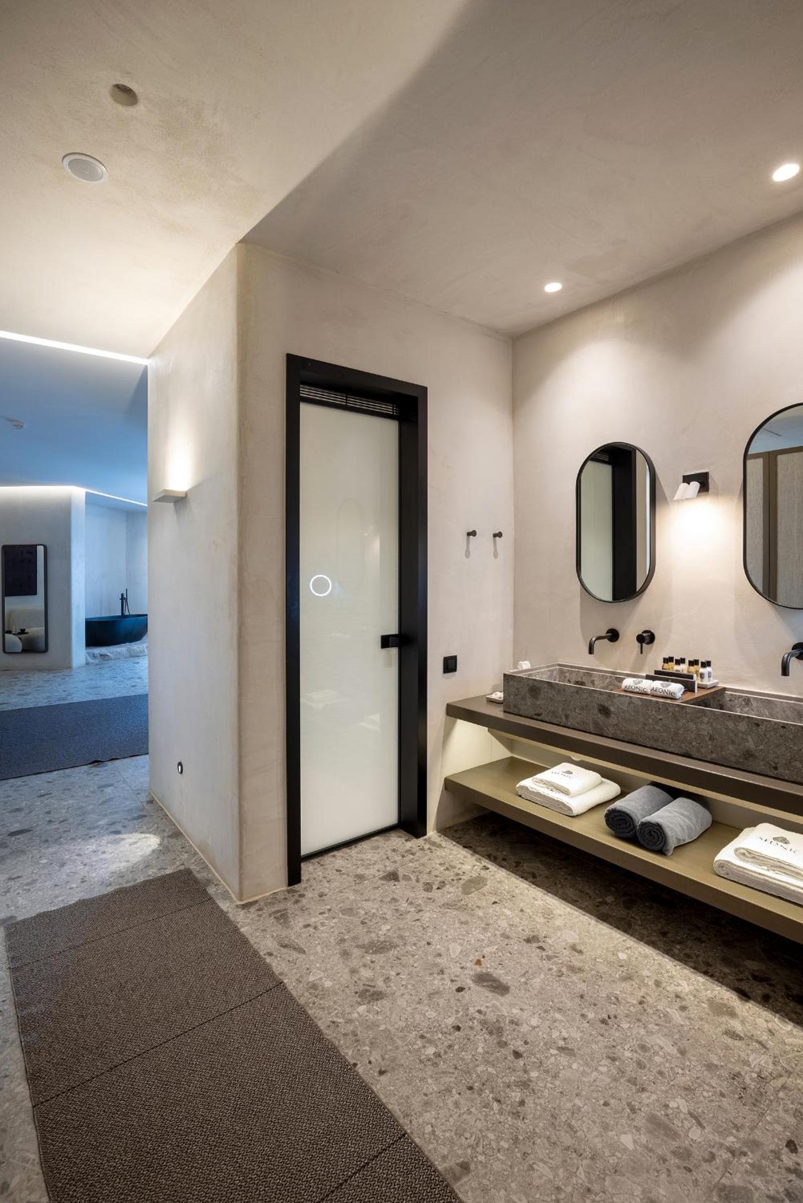 ETERNAL Suite with Supreme Pool - Photo 4