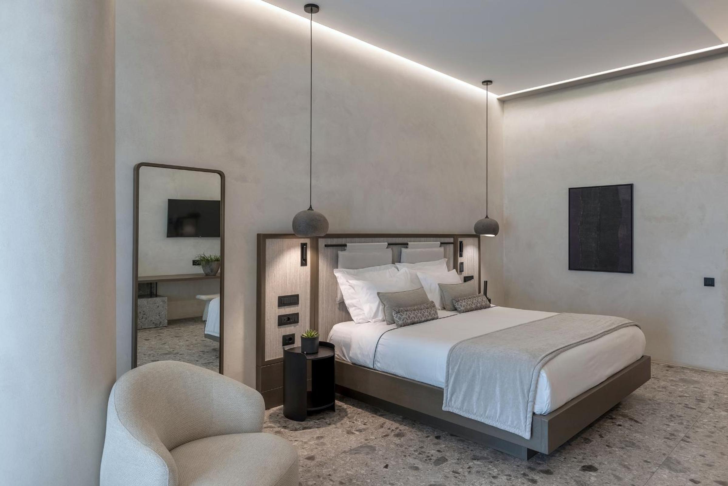 CHRONOS Suite with Jacuzzi - Photo 5