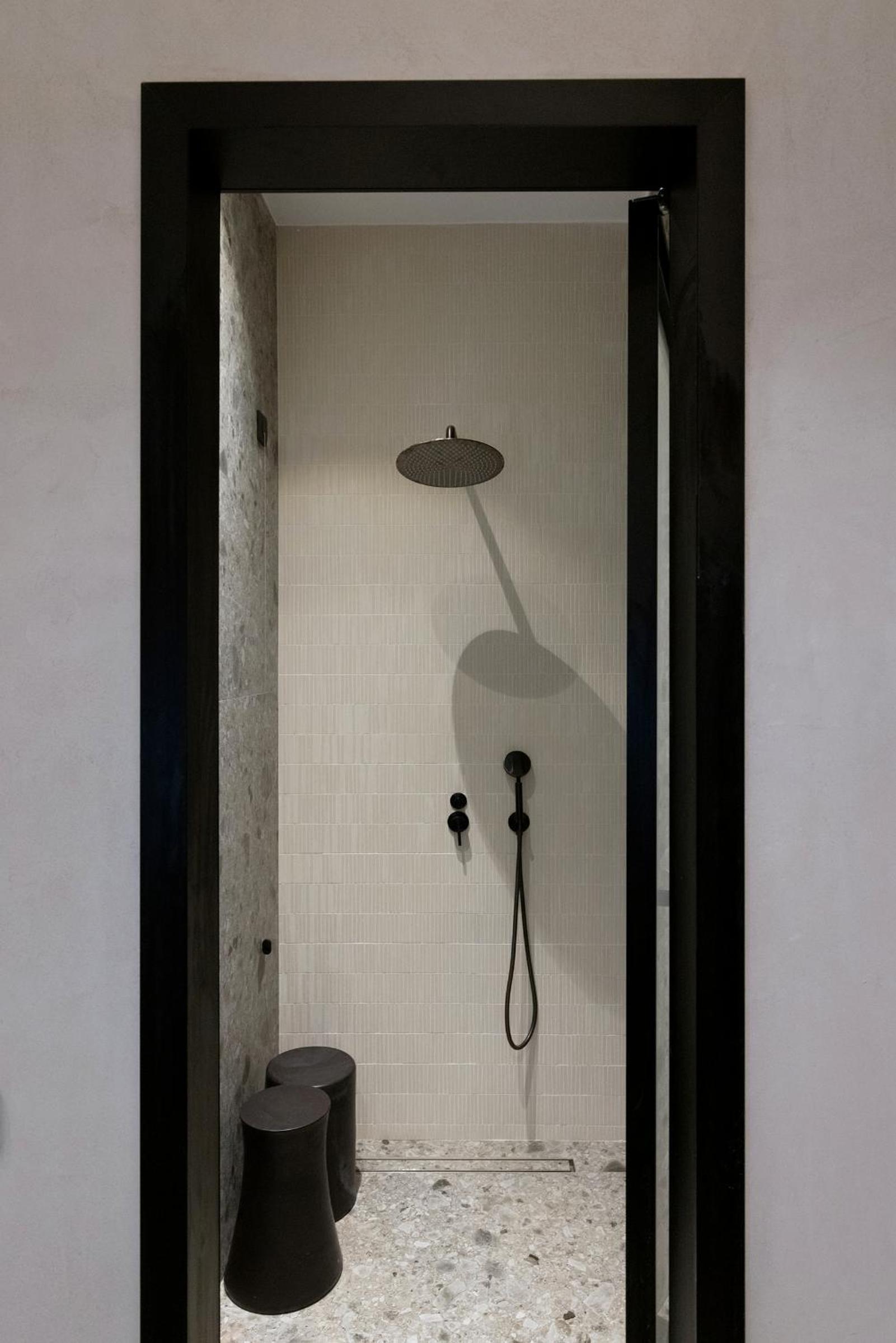 CHRONOS Suite with Jacuzzi - Photo 16