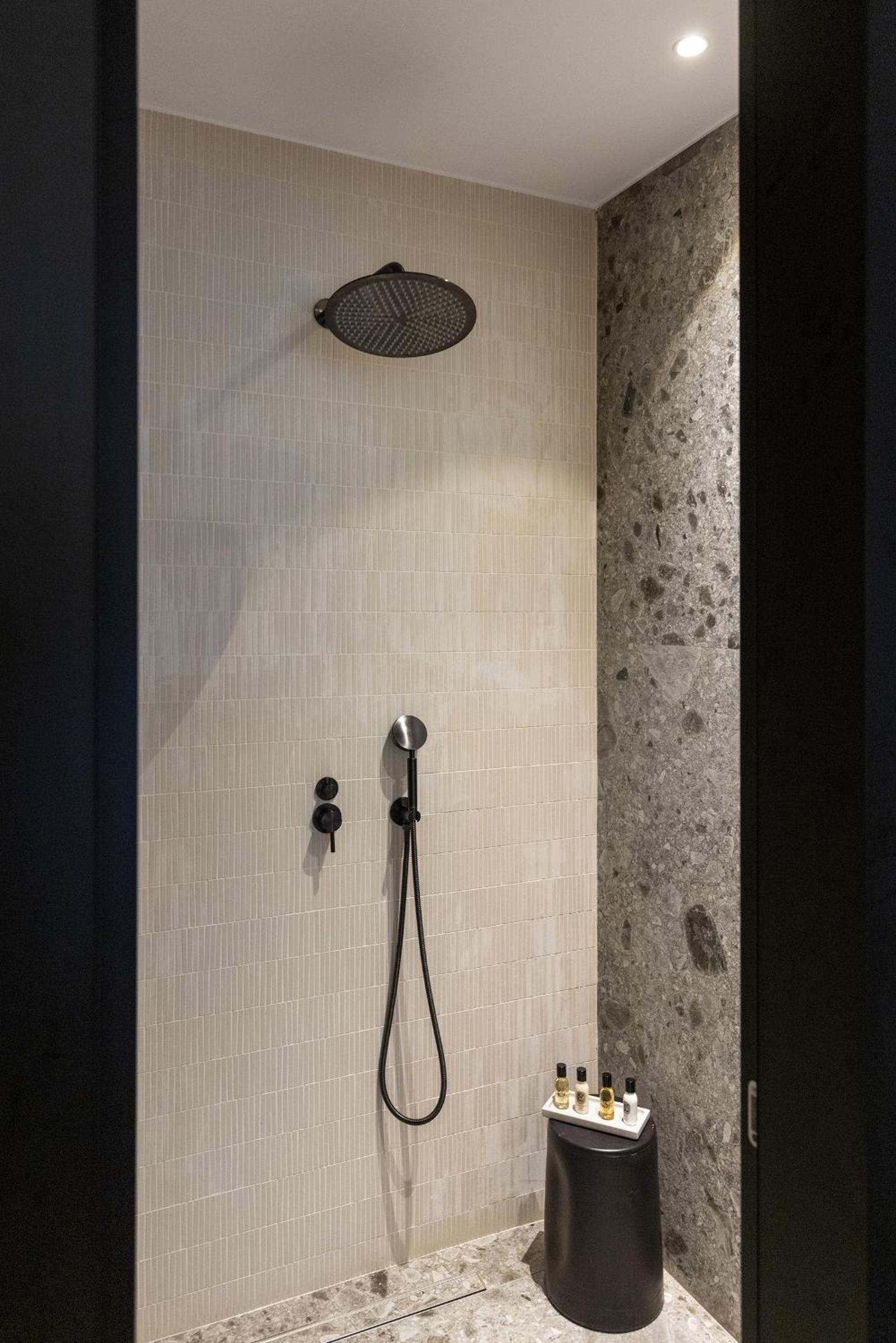 EON Junior Suite with Supreme Pool - Photo 7