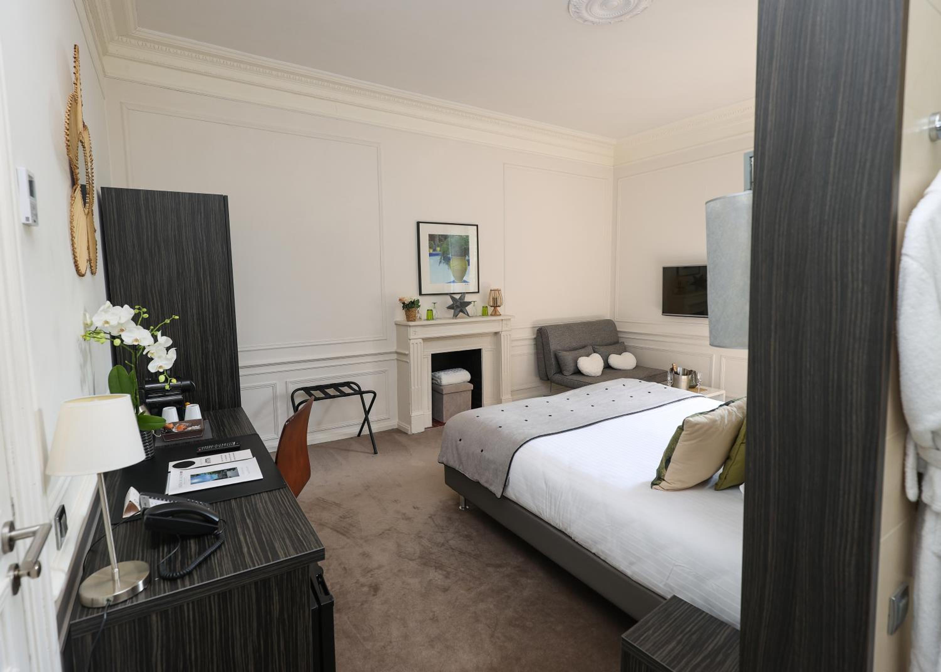 Deluxe Double Room - Photo 7